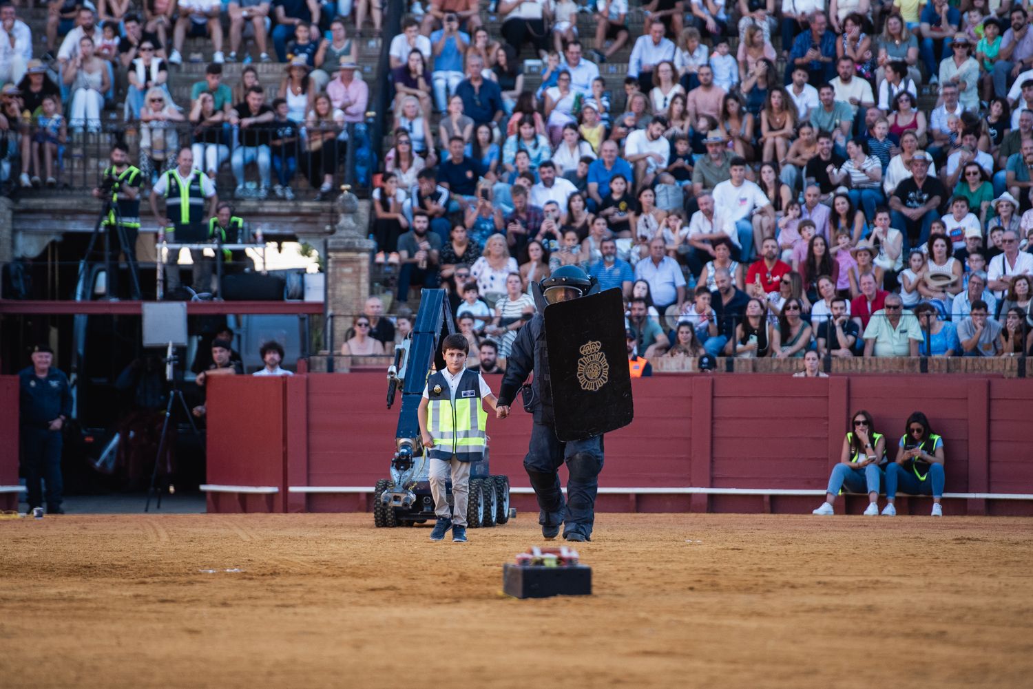 Demostración de operativas de la Policía Nacional en la Maestranza de Sevilla