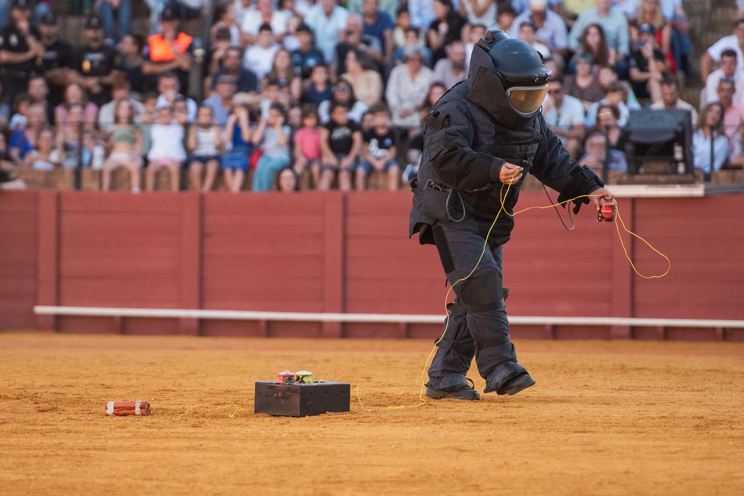 Demostración de operativas de la Policía Nacional en la Maestranza de Sevilla