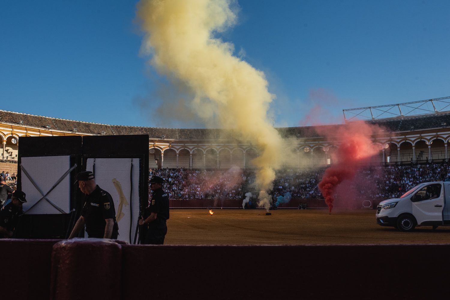 Demostración de operativas de la Policía Nacional en la Maestranza de Sevilla
