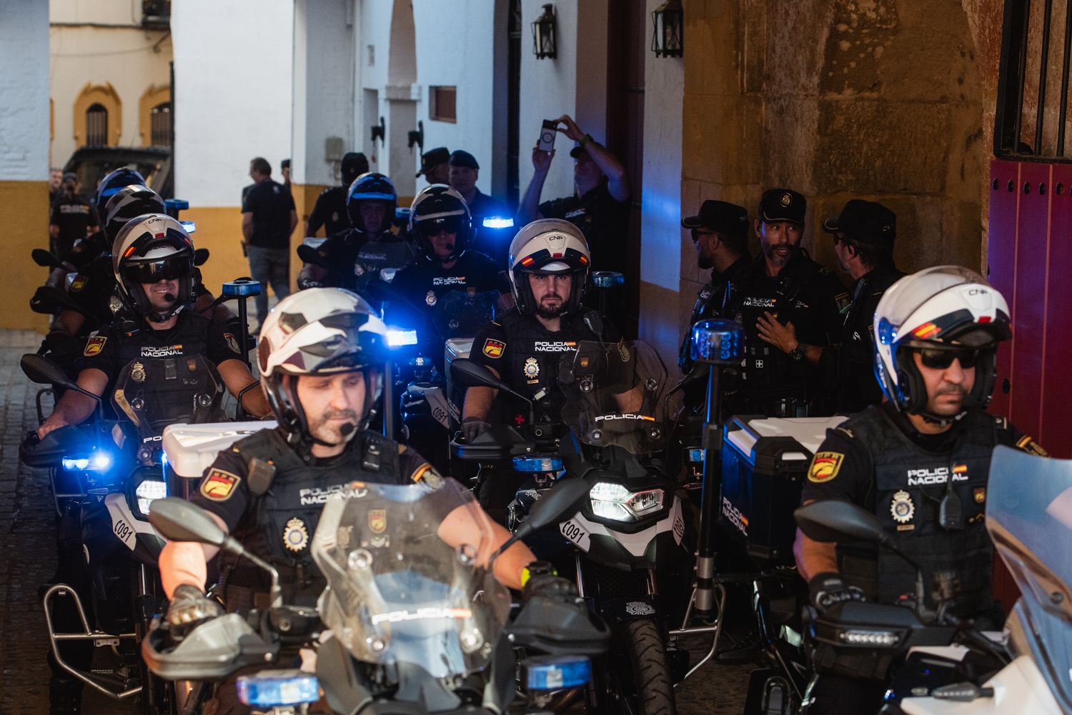 Demostración de operativas de la Policía Nacional en la Maestranza de Sevilla