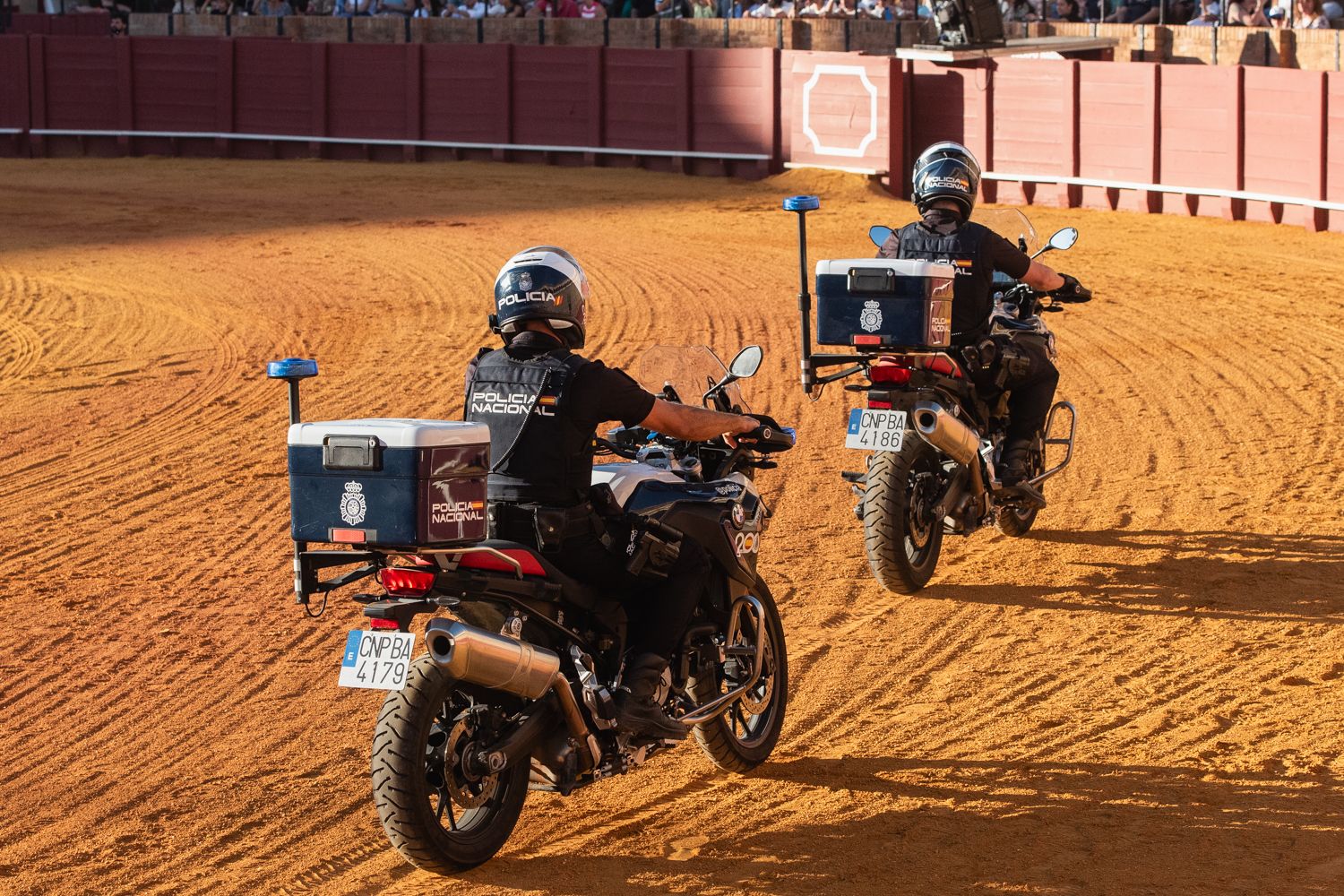 Demostración de operativas de la Policía Nacional en la Maestranza de Sevilla