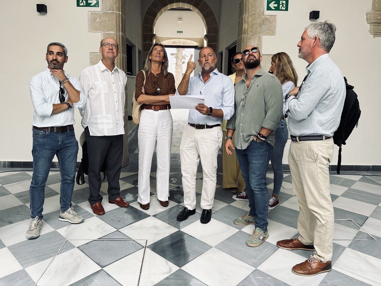 Visita reciente del equipo de gobierno al Palacio de Winthuyssen, reconvertido en complejo residencial en El Puerto. Visita reciente del equipo de gobierno al Palacio de Winthuyssen, reconvertido en complejo residencial en El Puerto.