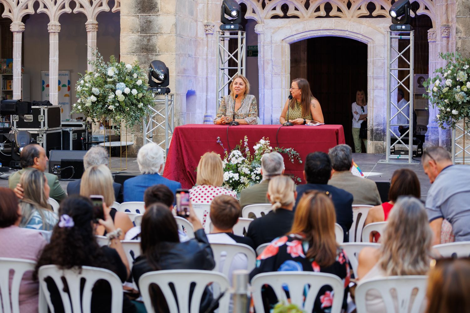 Inauguración de la Feria del Libro de Jerez, con Julia Navarro y Megan Maxwell. Inauguración de la Feria del Libro de Jerez, con Julia Navarro y Megan Maxwell.