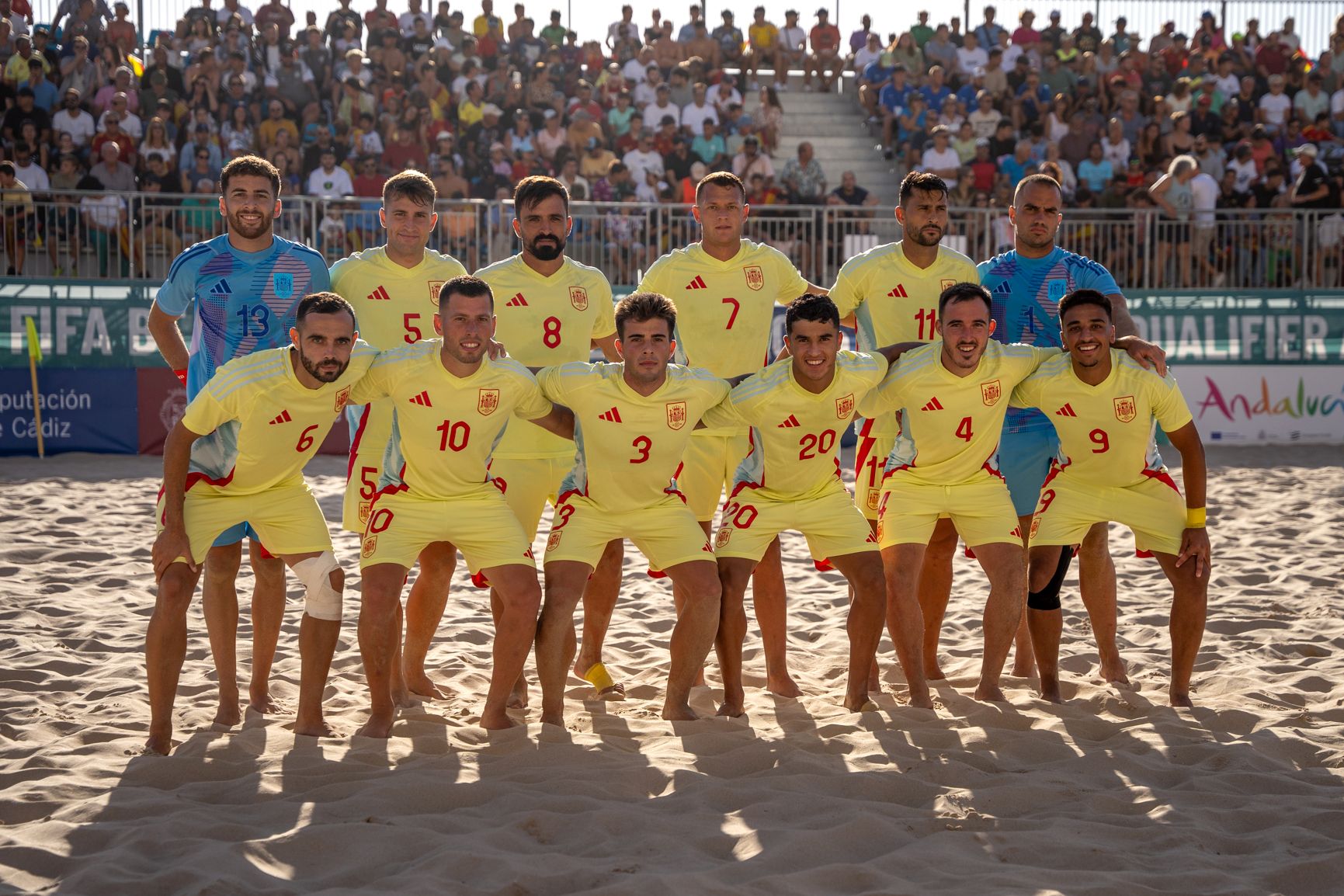 España e Inglaterra de fútbol playa, jugando en la Victoria de Cádiz