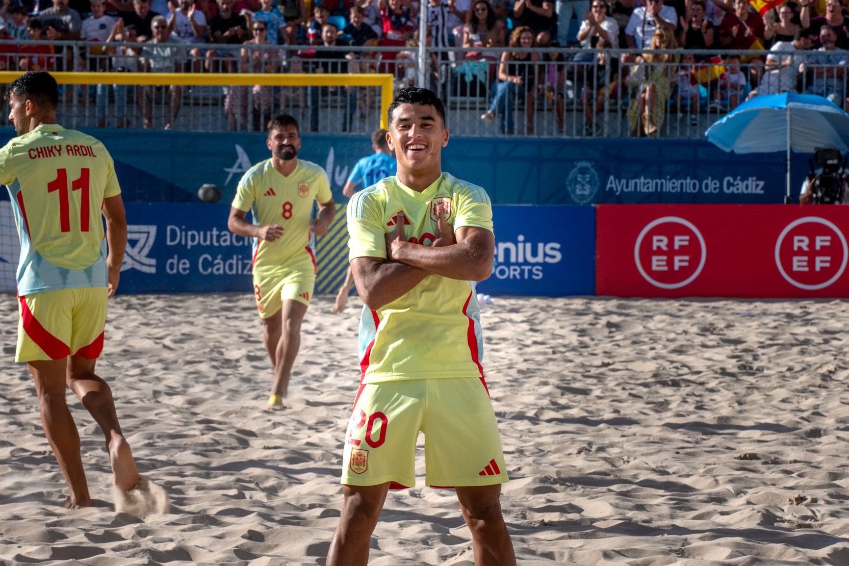España e Inglaterra de fútbol playa, jugando en la Victoria de Cádiz