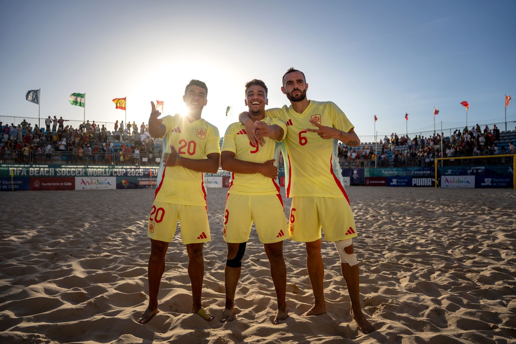 España e Inglaterra de fútbol playa, jugando en la Victoria de Cádiz