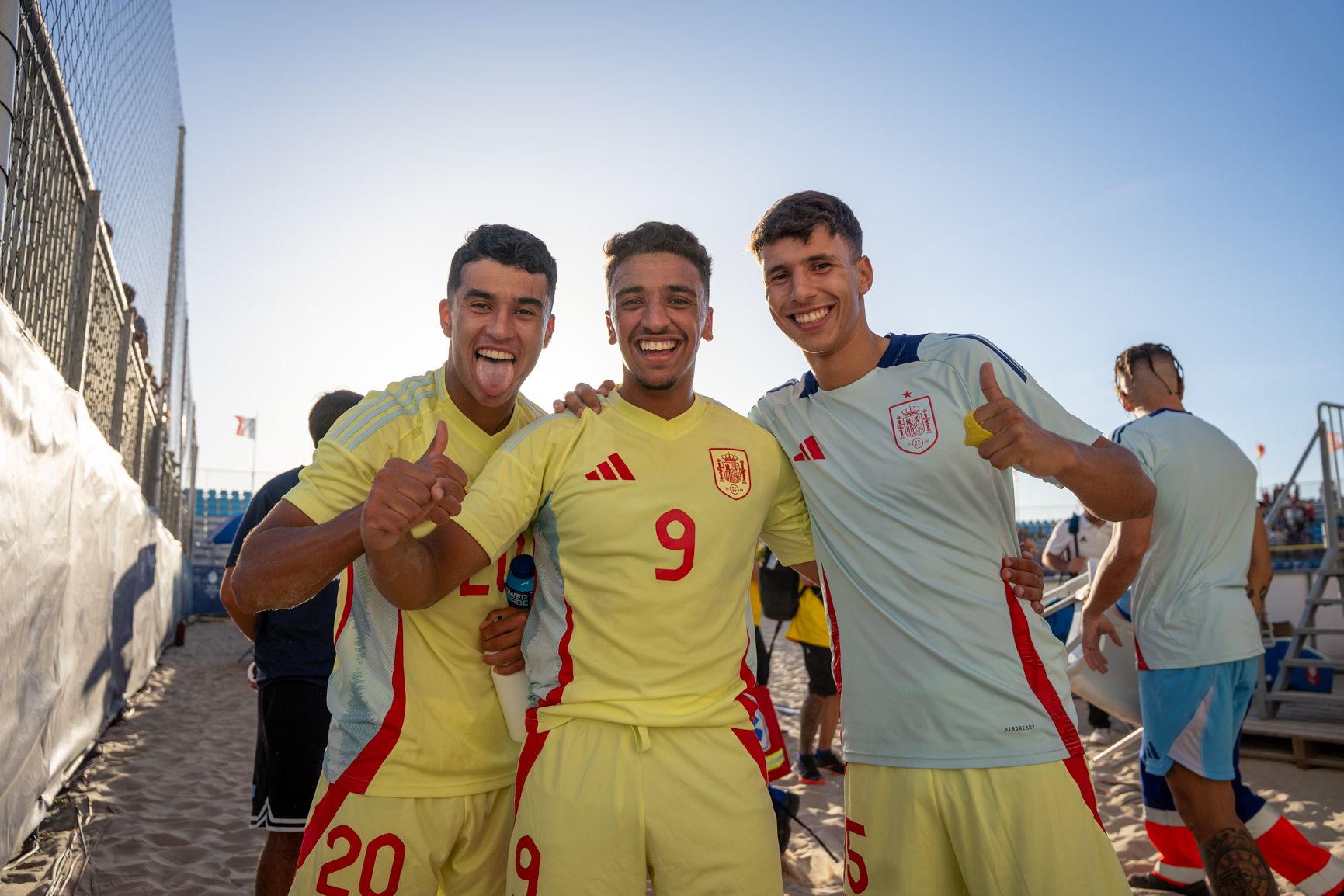 España e Inglaterra de fútbol playa, jugando en la Victoria de Cádiz