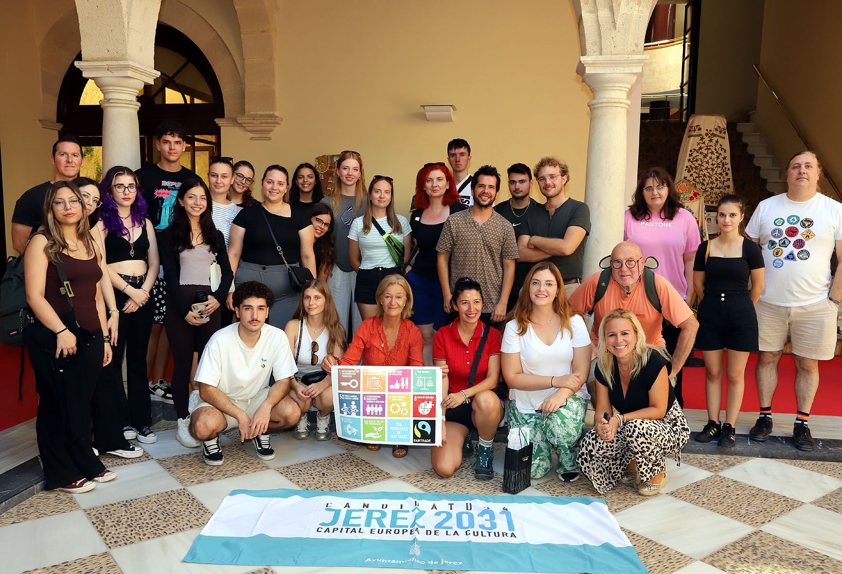 Jóvenes de Portugal, Rumanía, Macedonia, Turquía conocen el consumo responsable de Jerez. Jóvenes de Portugal, Rumanía, Macedonia, Turquía conocen el consumo responsable de Jerez.