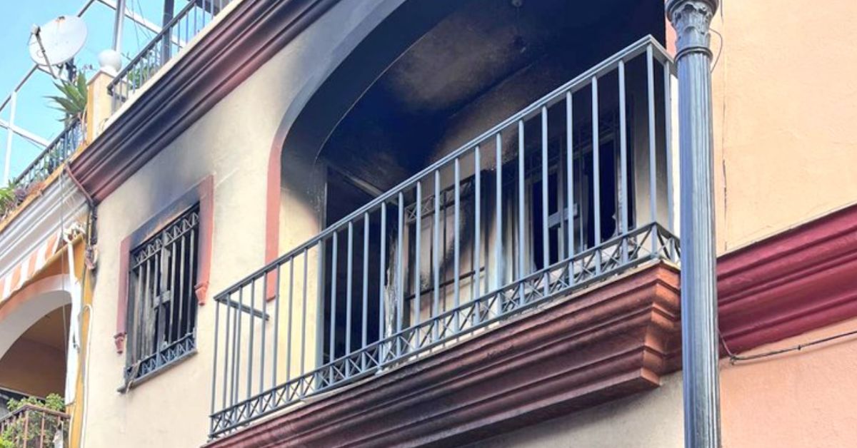 La primera planta de la vivienda incendiada en Guillena, un pueblo de Sevilla que llora la muerte de una familia. La primera planta de la vivienda incendiada en Guillena, un pueblo de Sevilla que llora la muerte de una familia.