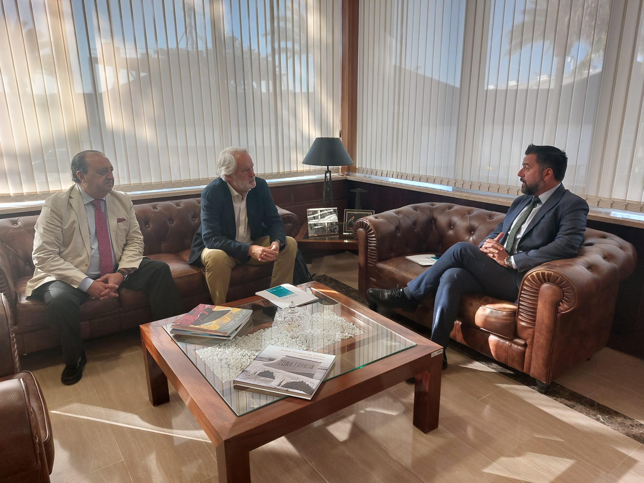 Muñoz y Zurita en la reunión con el presidente de la Zona Franca.