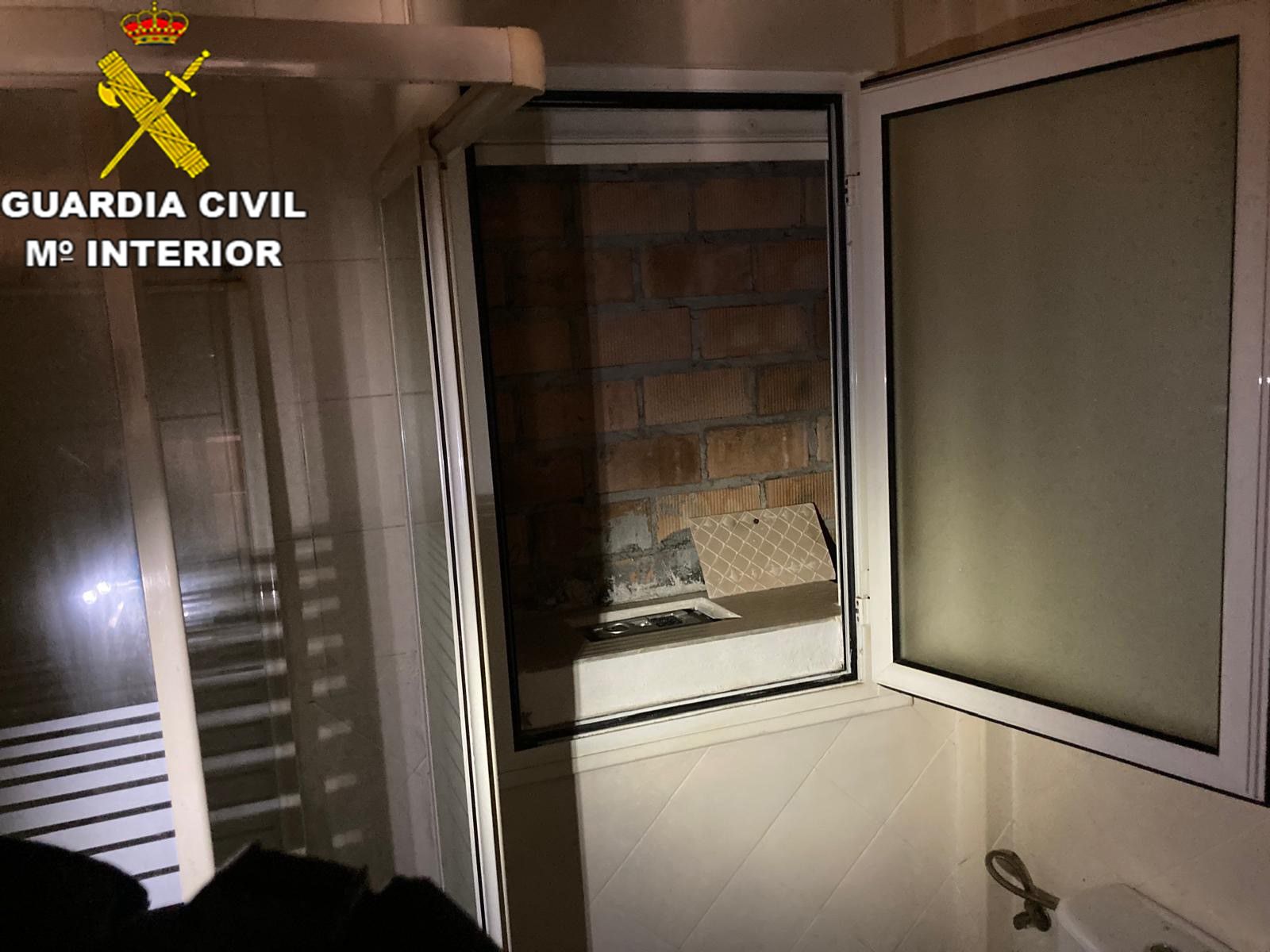 Una de las ventanas donde escondía caja.