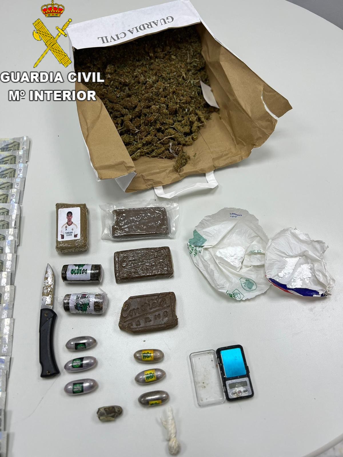 El material interceptado por la Guardia Civil.