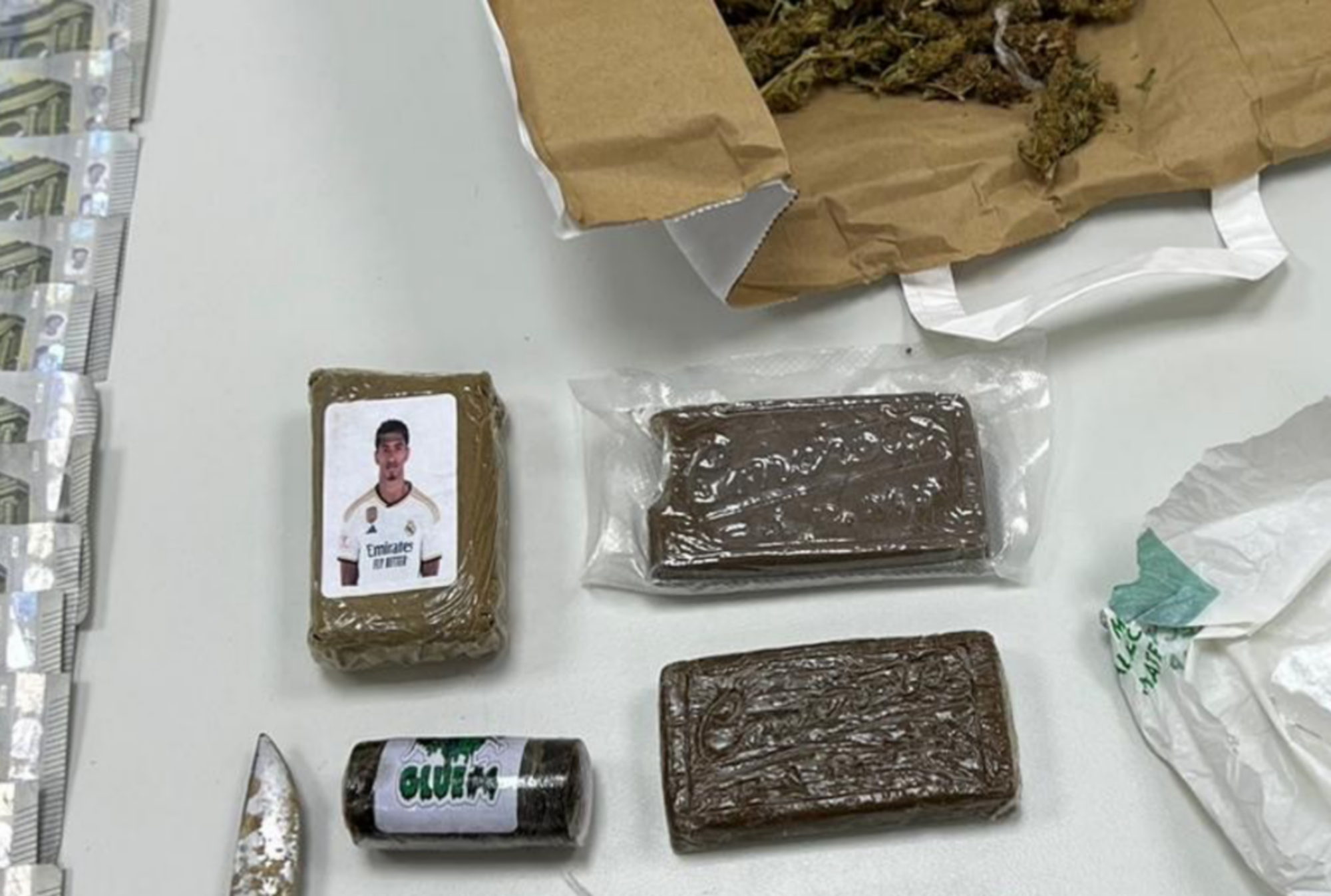 La droga incautada por la Guardia Civil al traficante en Conil. La droga incautada por la Guardia Civil al traficante en Conil.