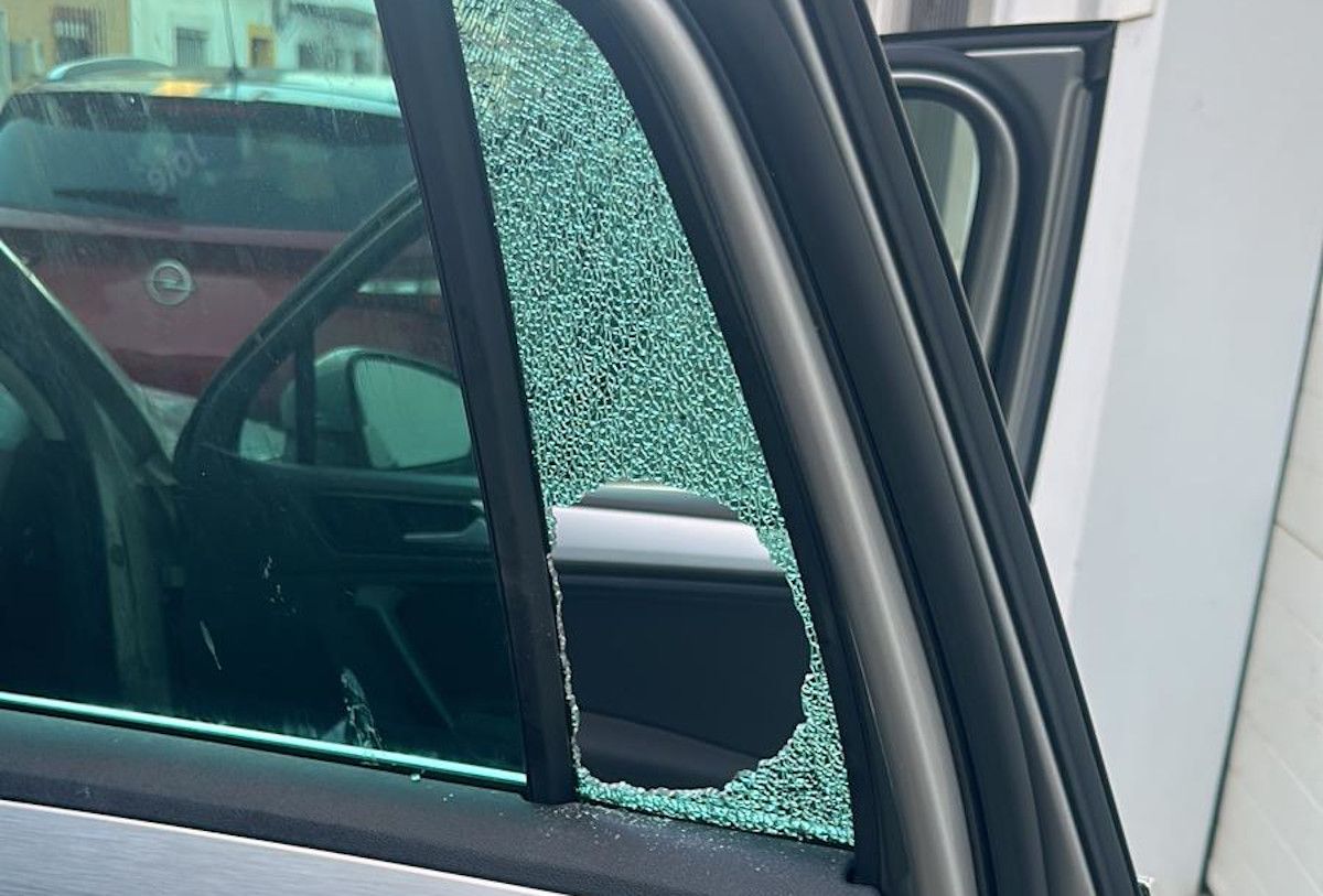 Uno coche afectado por los robos en la barriada de Los Frailes en El Puerto, el año pasado. Uno coche afectado por los robos en la barriada de Los Frailes en El Puerto, el año pasado.