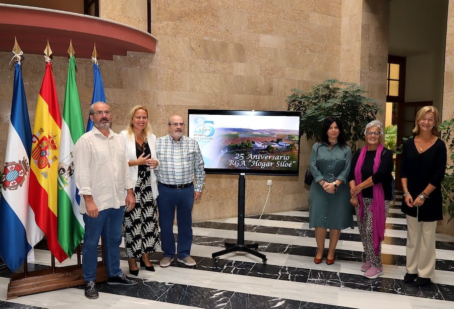 Las delegadas municipales y responsables del Hogar Siloé presentando los actos.