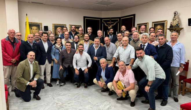 Esta foto de todos -hermanos mayores, Consejo y obispo- delata el "maravilloso ambiente"que tuvo la reunión. 