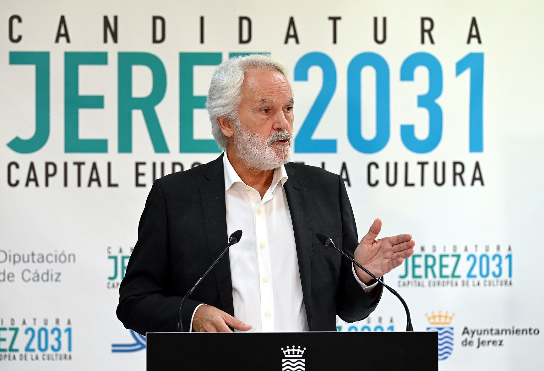 Agustin Muñoz, teniente de alcaldesa de Jerez, en rueda de prensa en la mañana de este lunes.