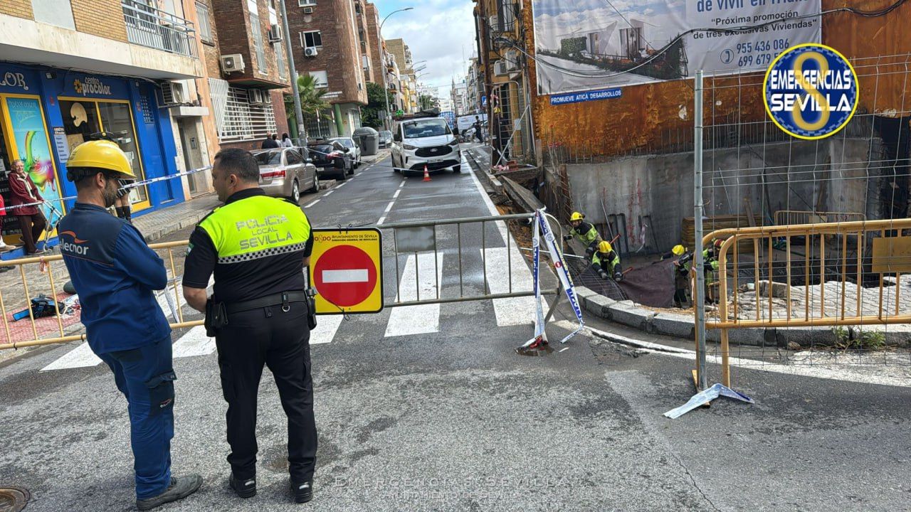 Corte de tráfico en esta intersección de calles de Triana.