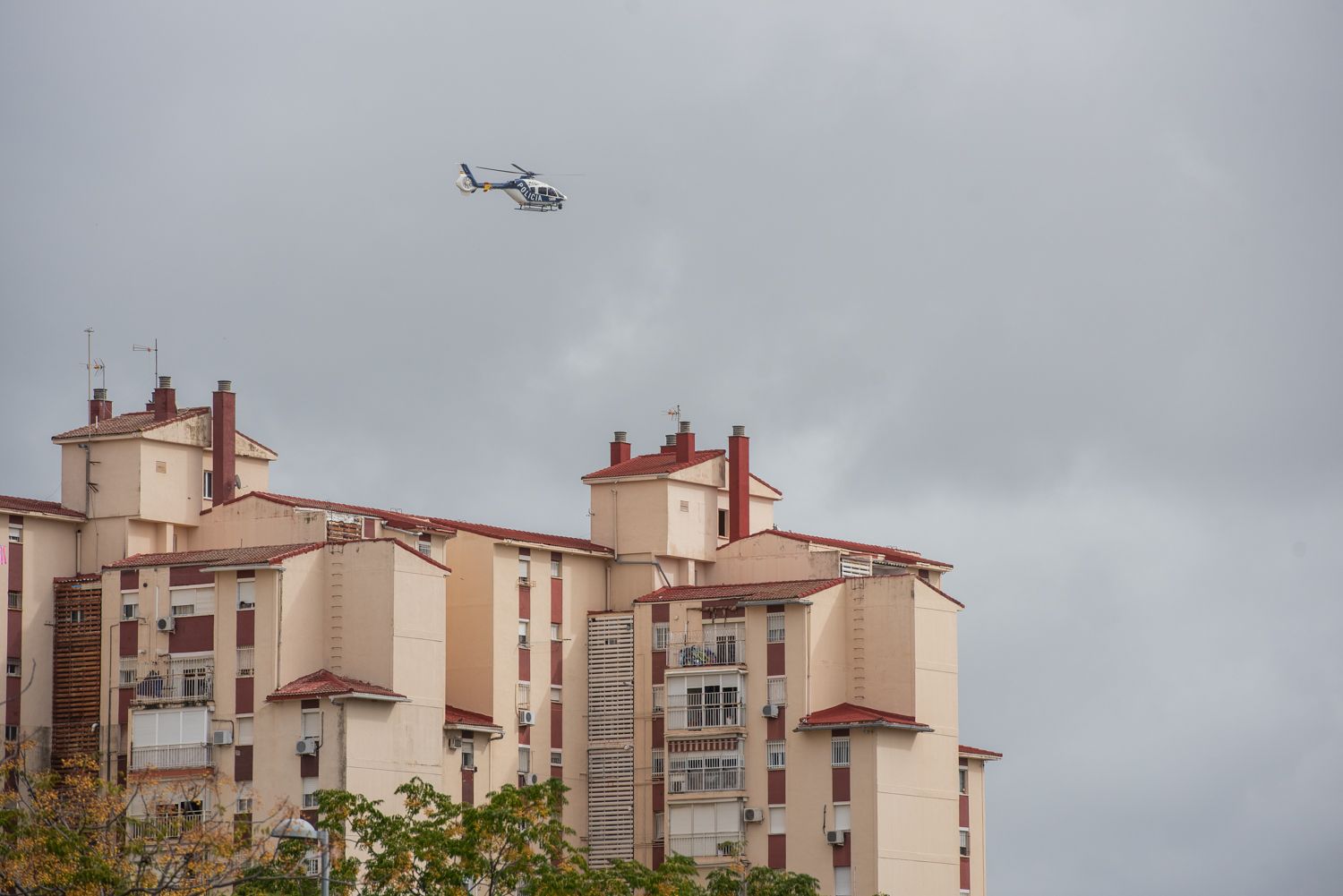 Un helicóptero de la Policía por el 