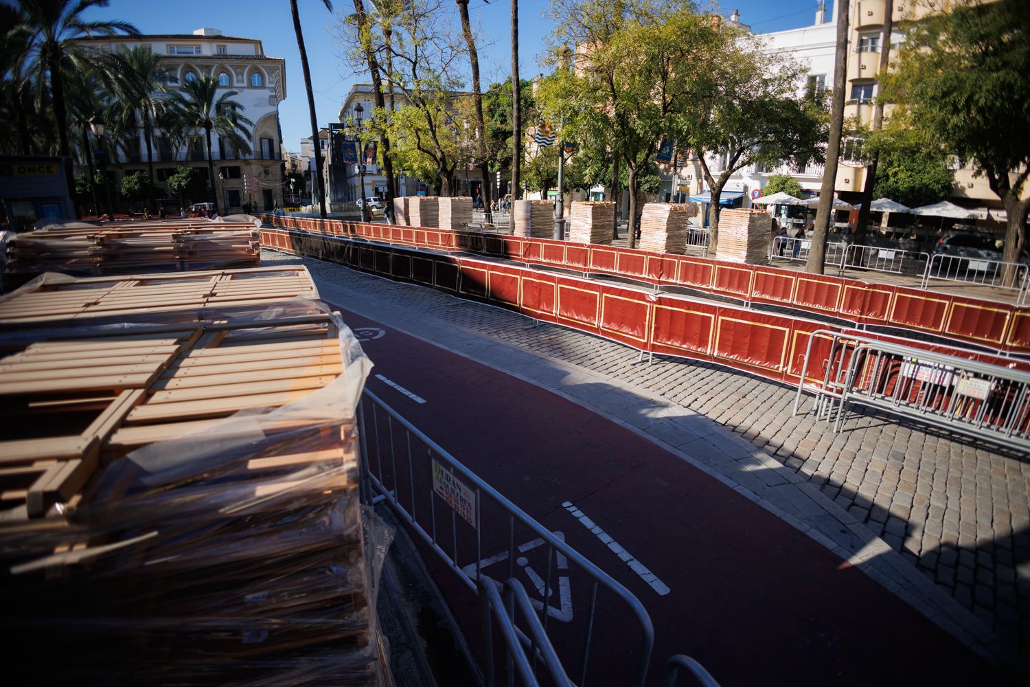 sobre la Magna. La zona de Cristina con los frentes instalados y sillas aún por colocar. sobre la Magna. La zona de Cristina con los frentes instalados y sillas aún por colocar.
