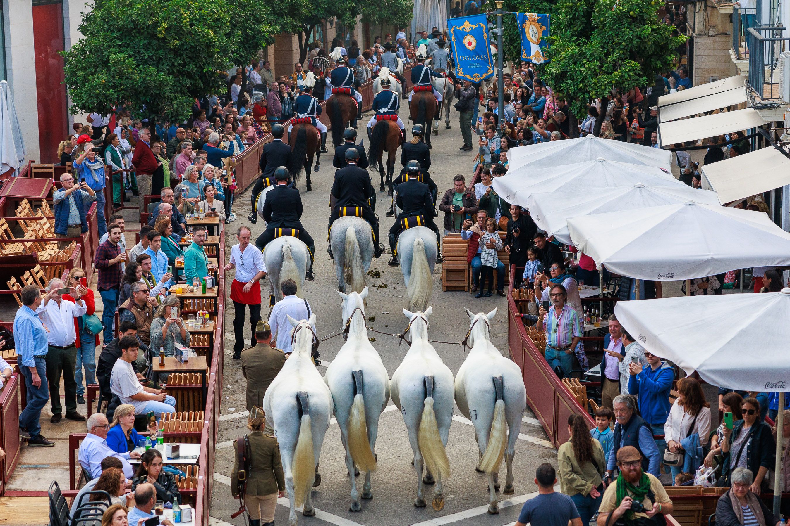 Así ha sido el desfile ecuestre por el centro de Jerez