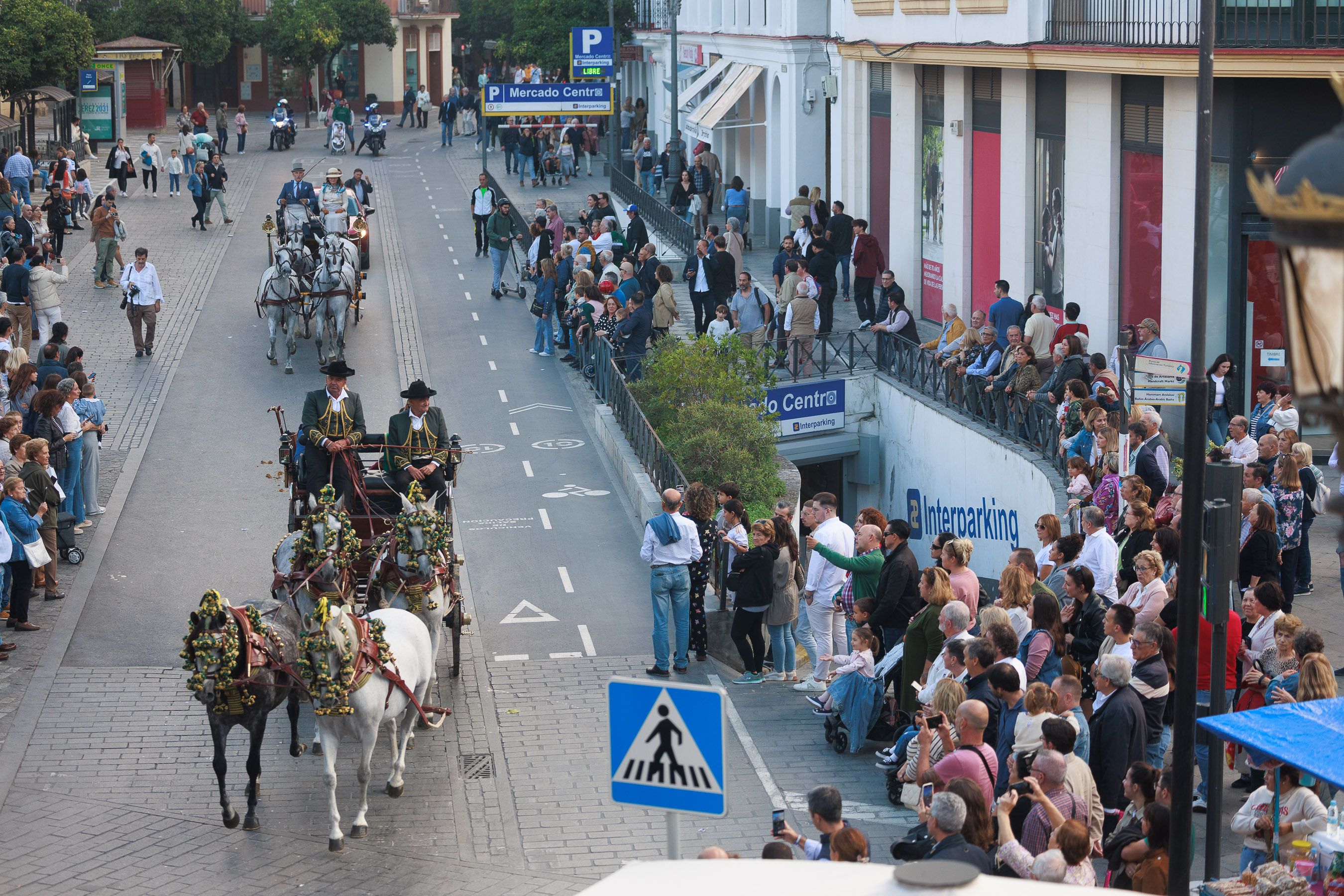 Así ha sido el desfile ecuestre por el centro de Jerez