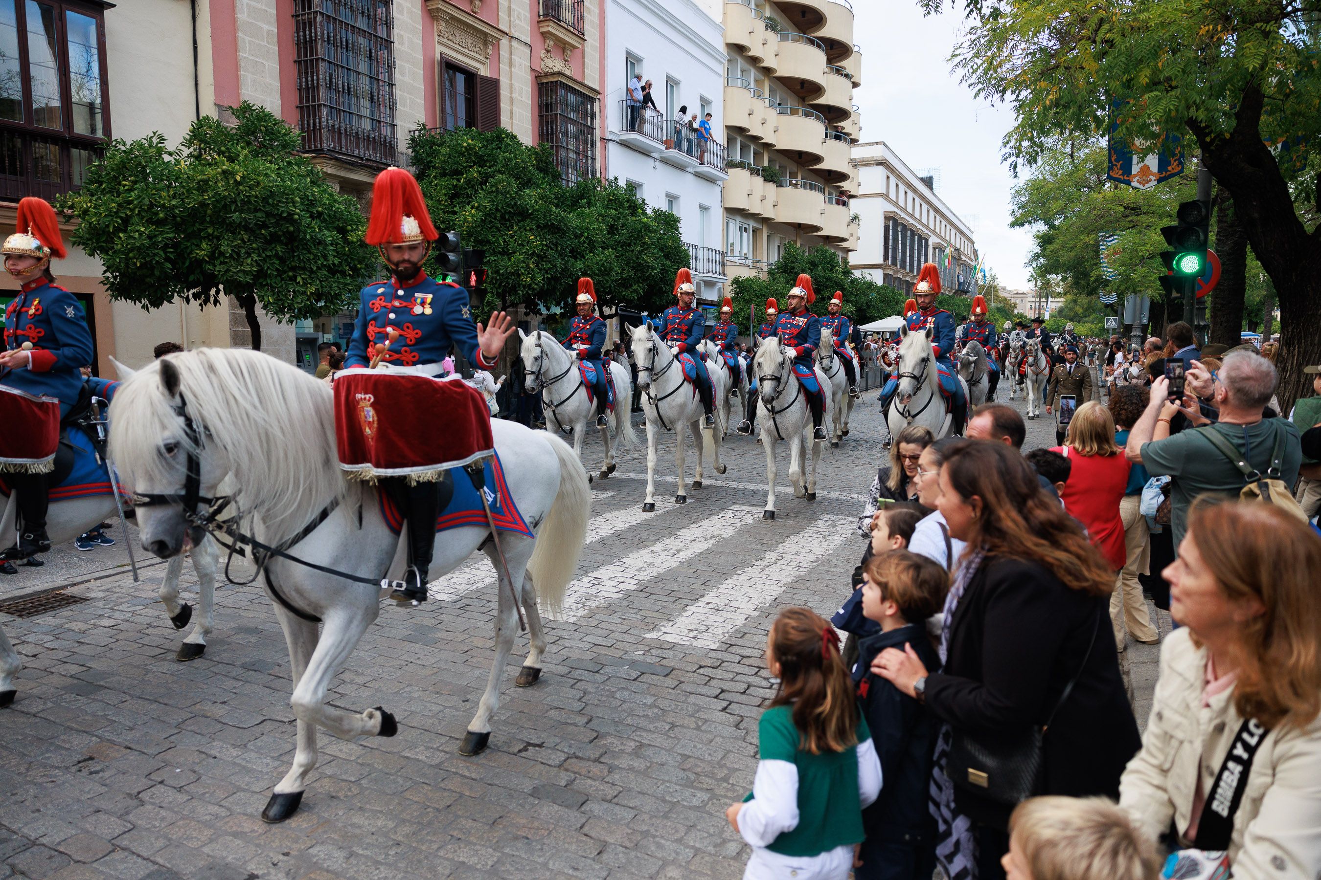 Así ha sido el desfile ecuestre por el centro de Jerez