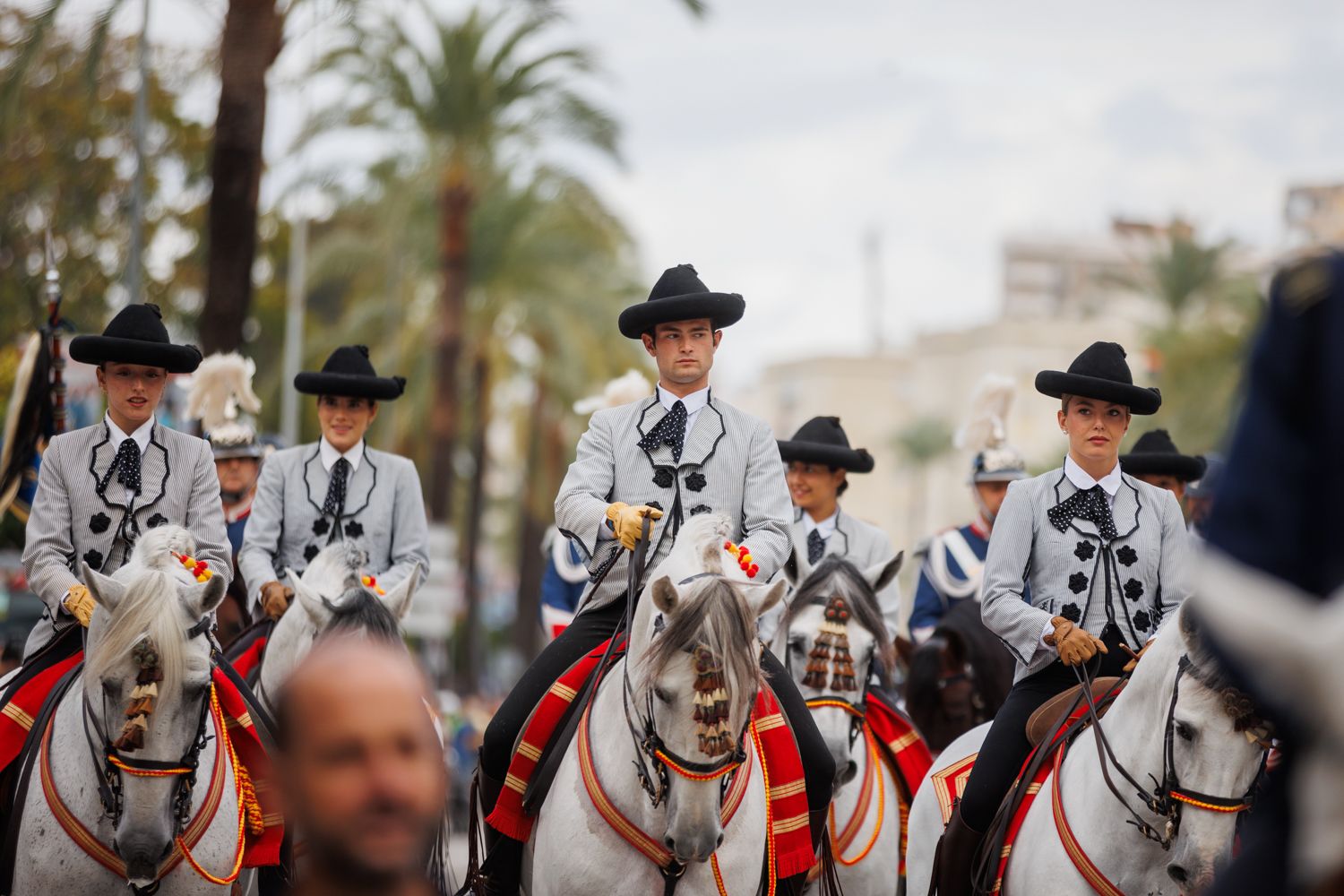 Así ha sido el desfile ecuestre por el centro de Jerez
