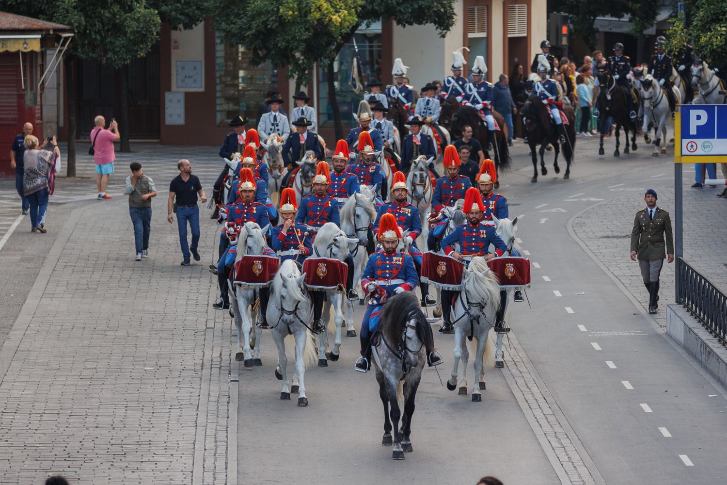 Así ha sido el desfile ecuestre por el centro de Jerez