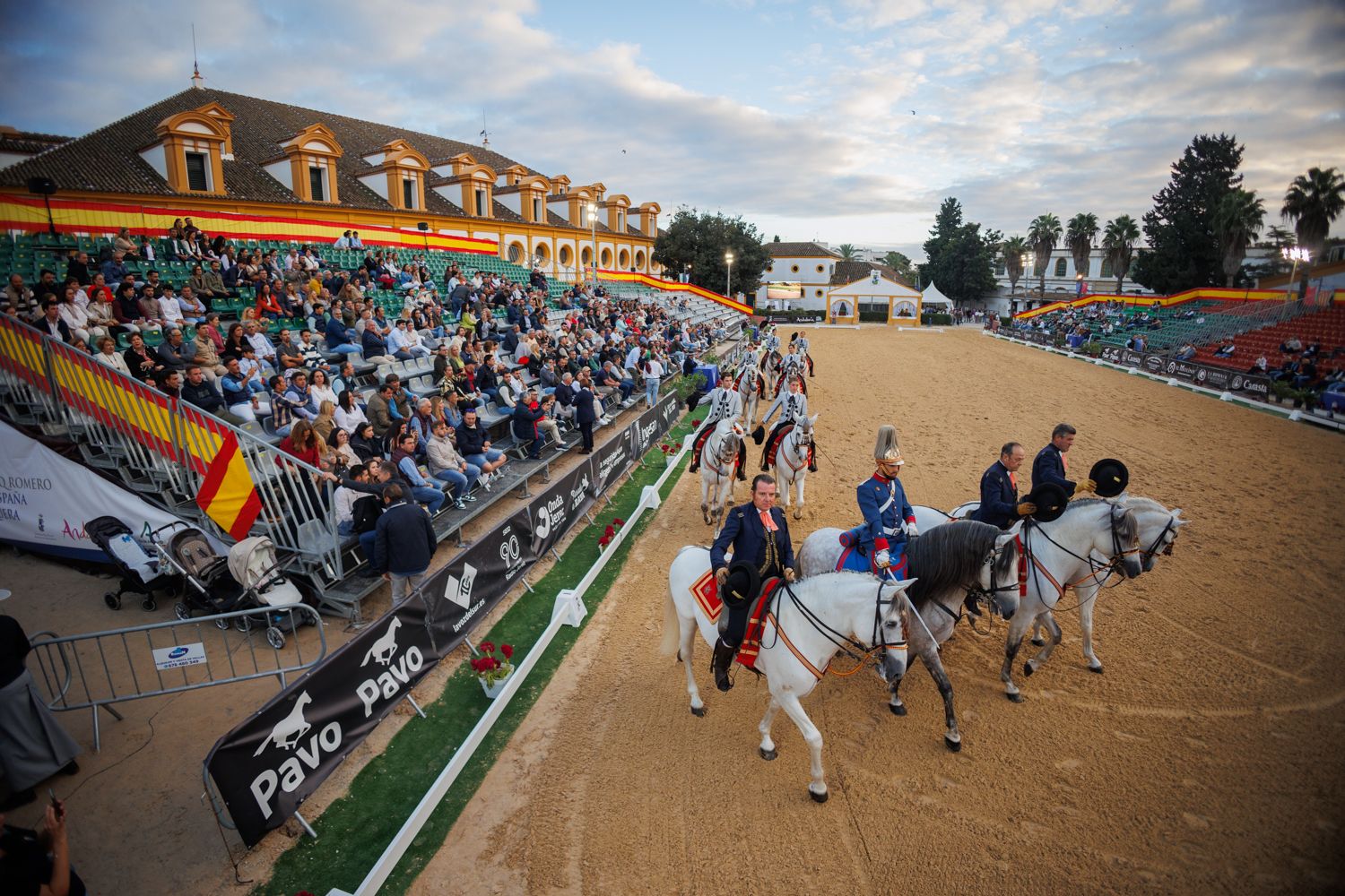 Así ha sido el desfile ecuestre por el centro de Jerez