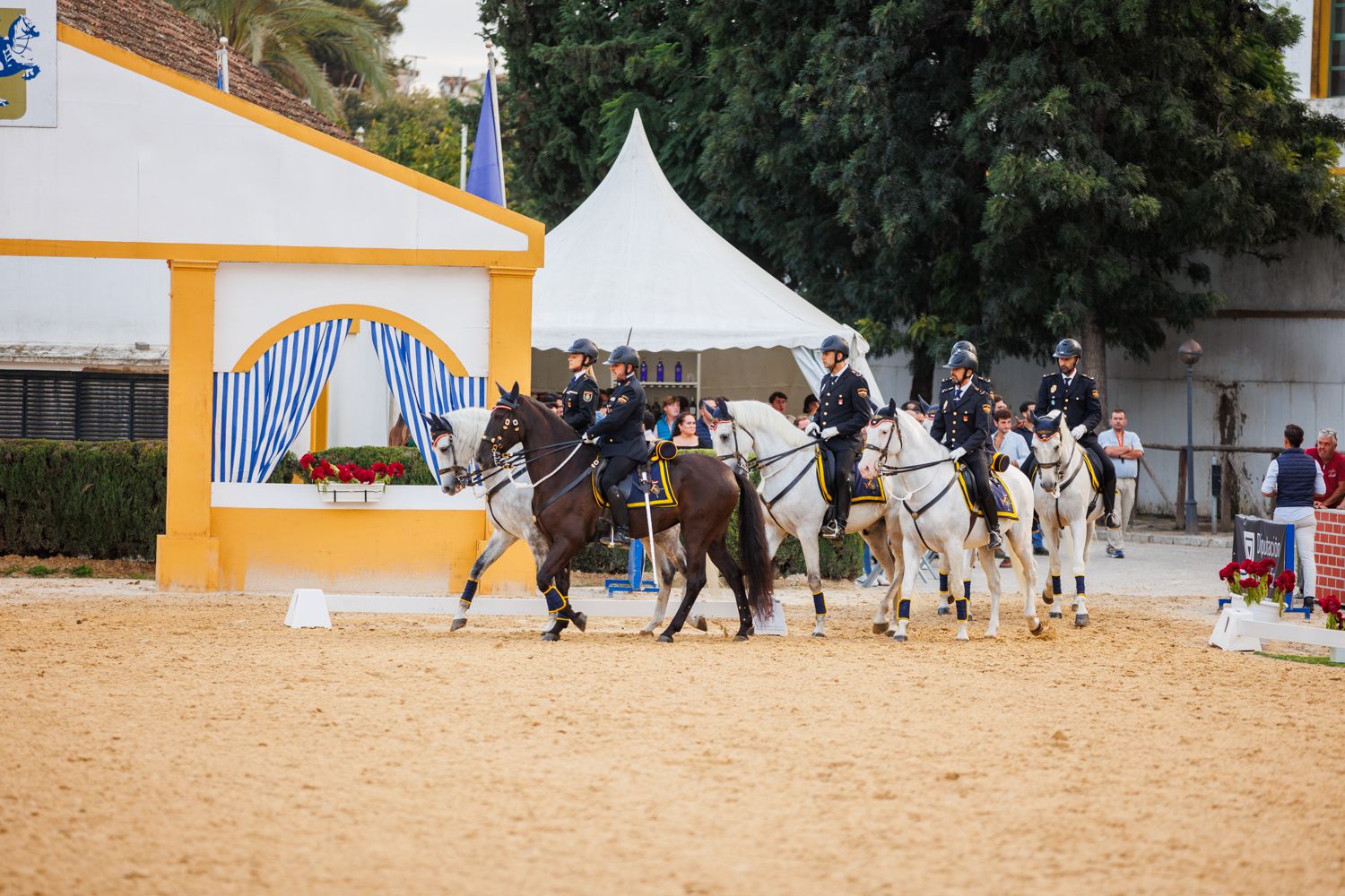 Así ha sido el desfile ecuestre por el centro de Jerez