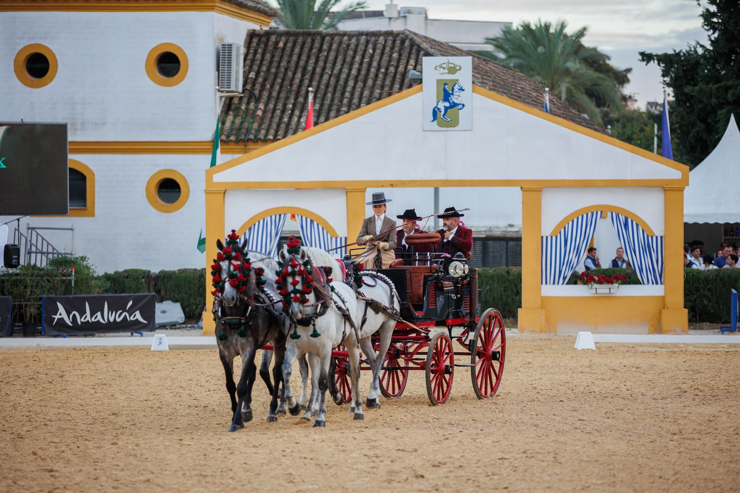Así ha sido el desfile ecuestre por el centro de Jerez