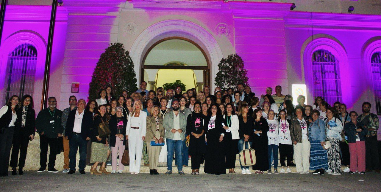 Así se ha iluminado el consistorio portuense.