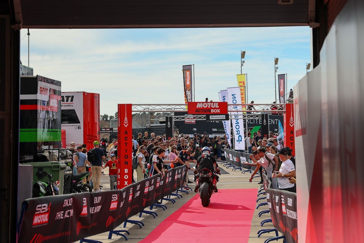 El domingo de Superbikes en Jerez.  KITO DOÑA
