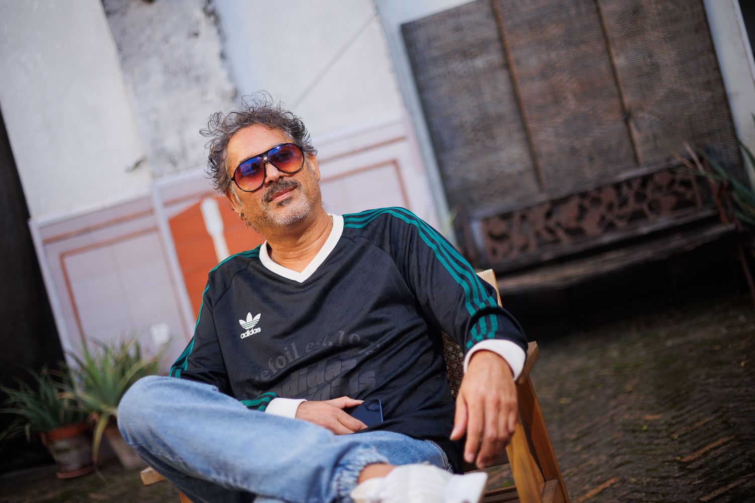 Curro Carrasco inicia nueva etapa con 'Un carro de lunares', adelanto de su primer disco en solitario.