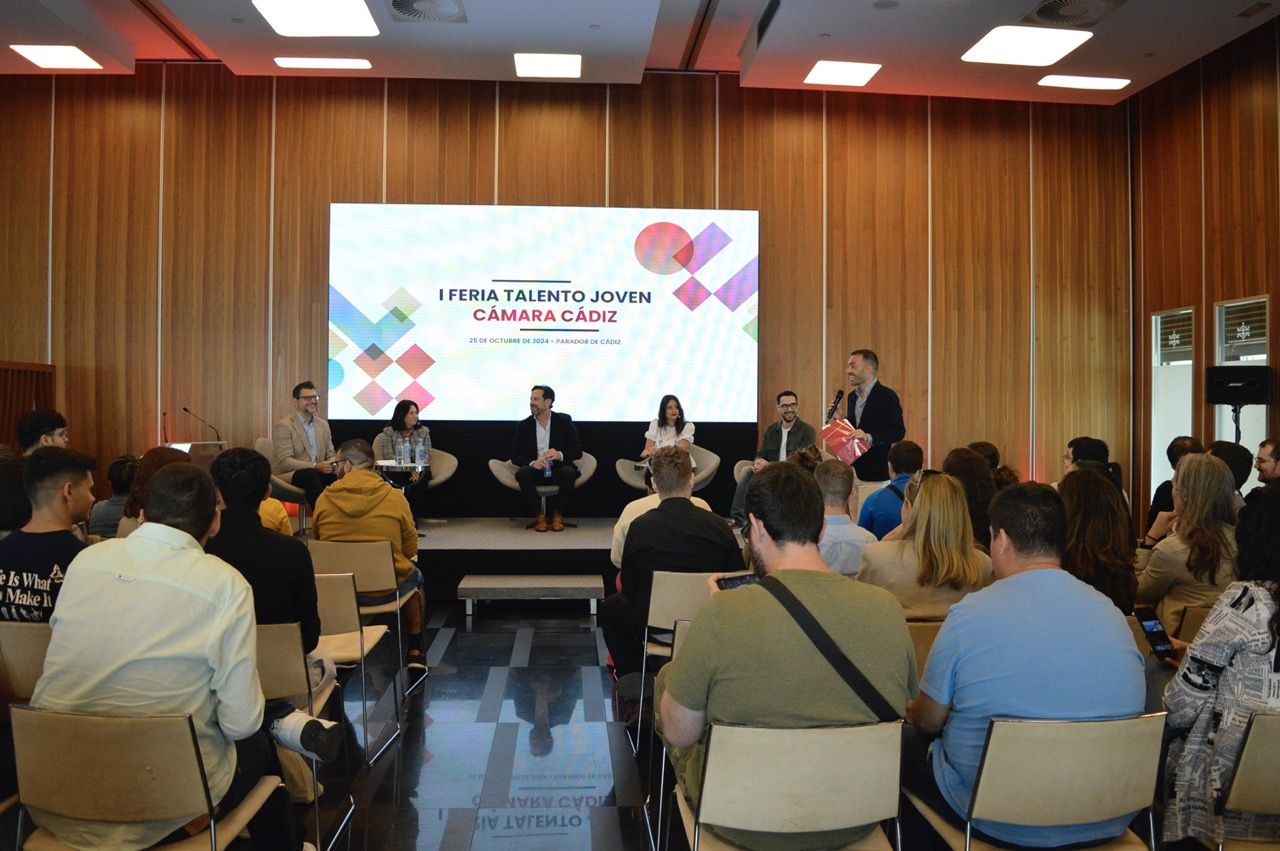 Participantes y desarrollo de la feria dedicada al talento joven.