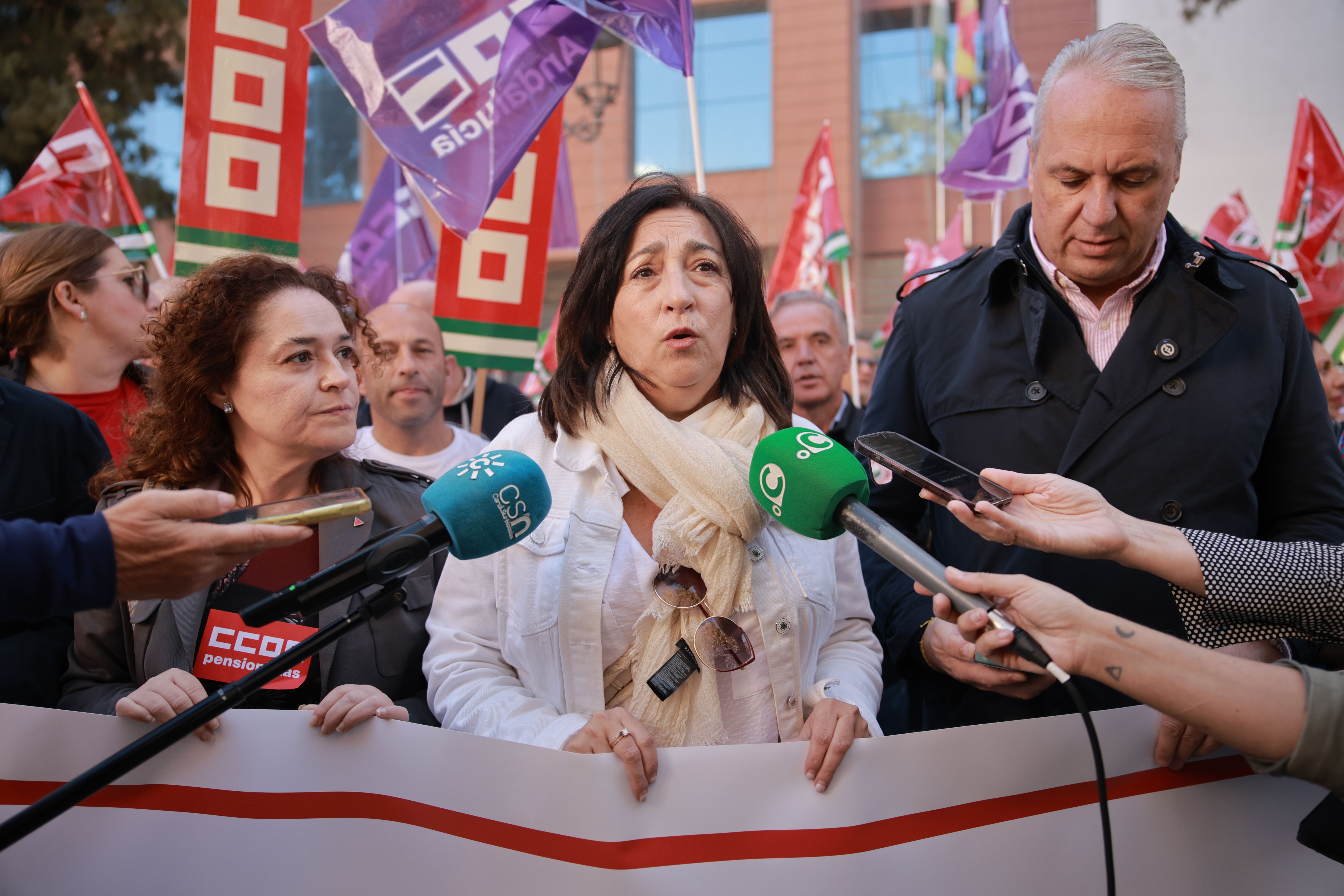 La concentración en Cádiz en defensa de la dependencia, en imágenes.