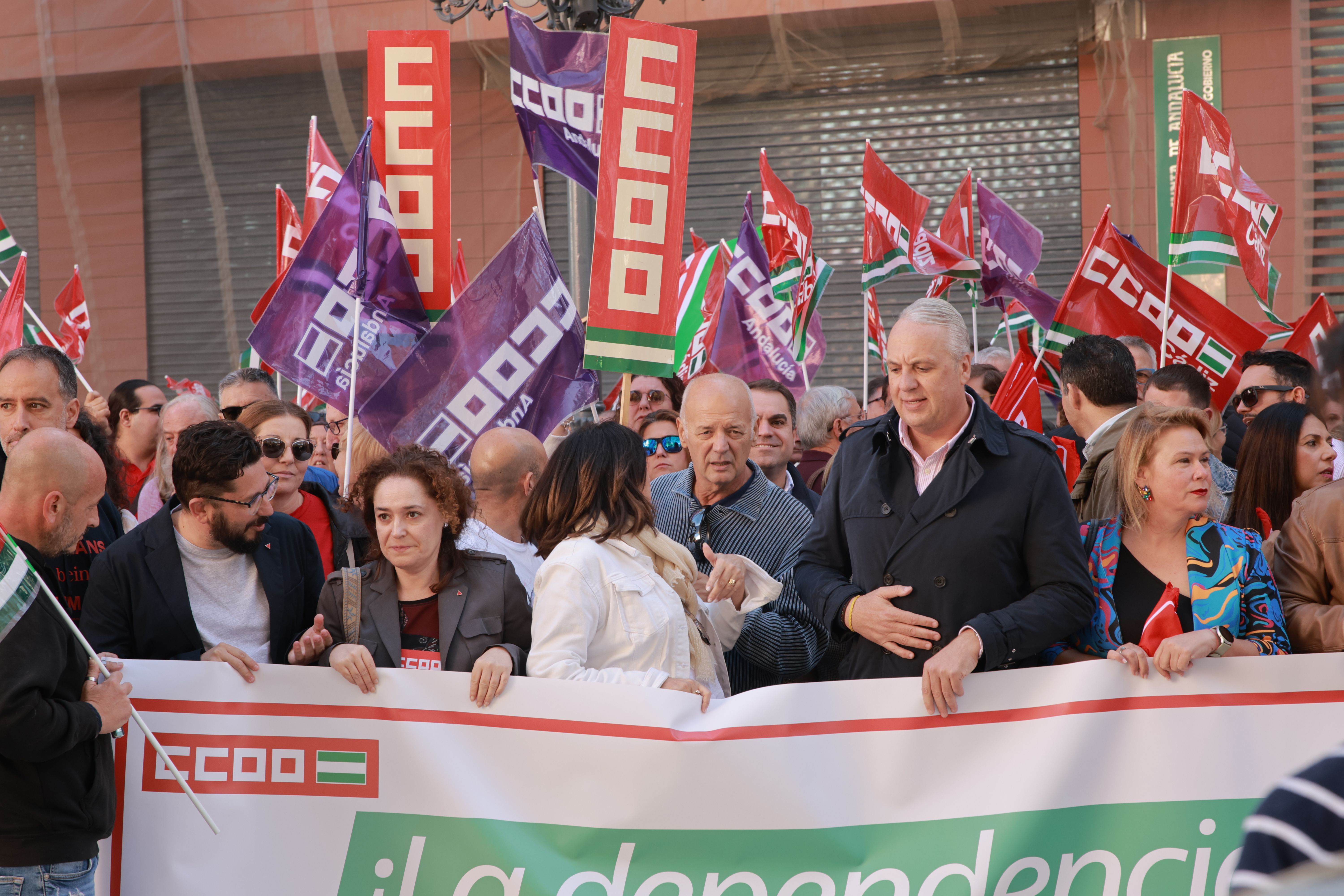 La concentración en Cádiz en defensa de la dependencia, en imágenes.