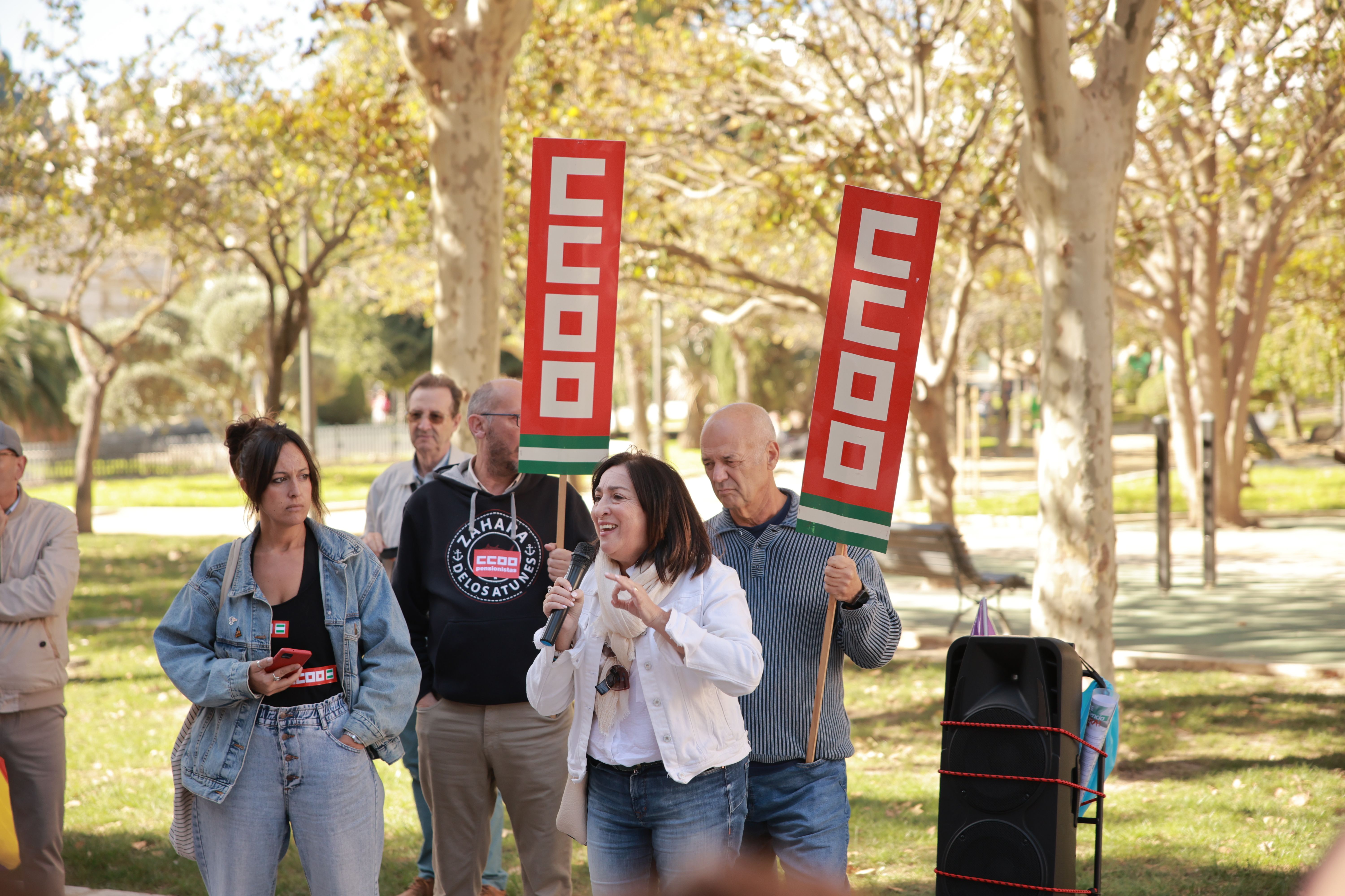 La concentración en Cádiz en defensa de la dependencia, en imágenes.