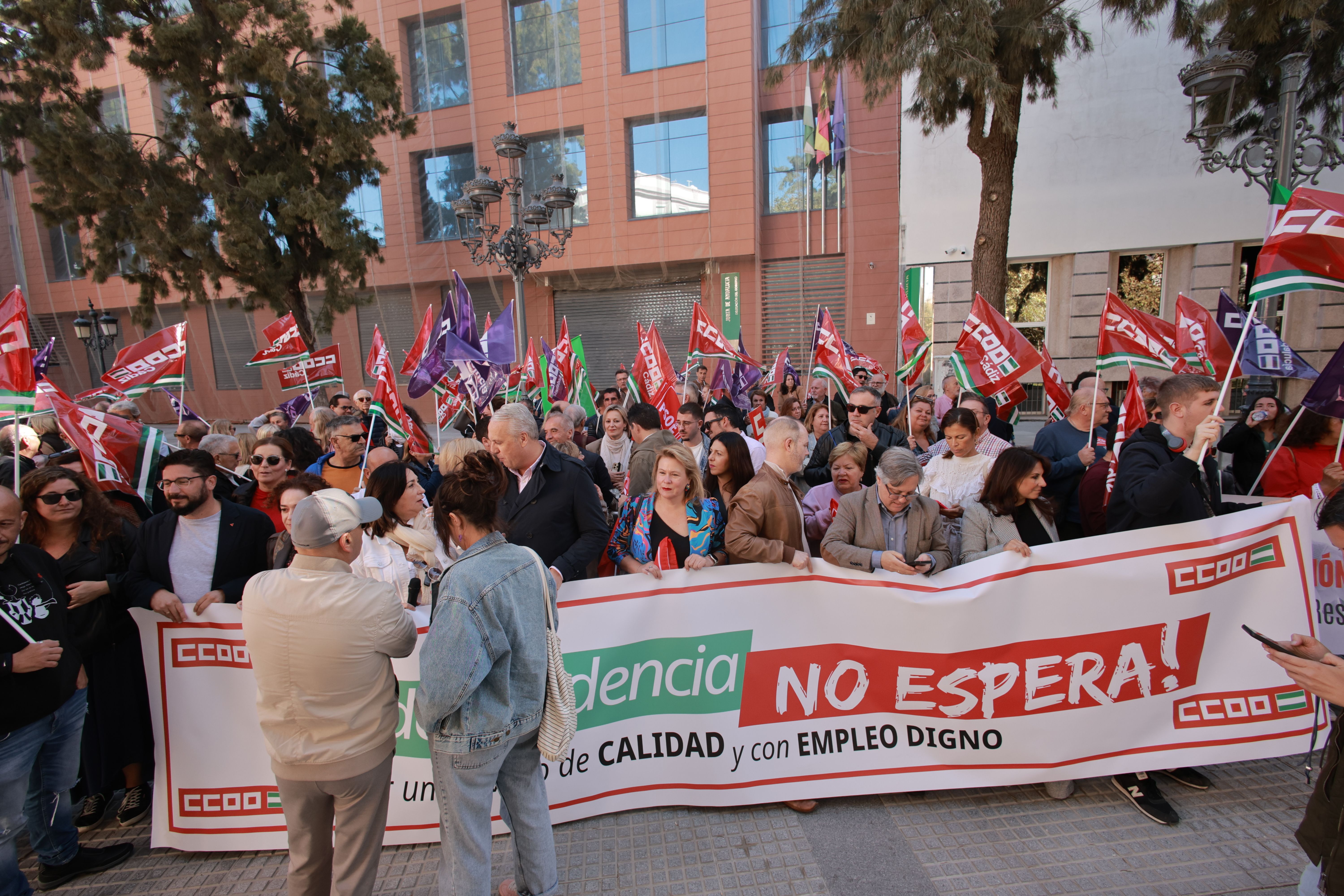 La concentración en Cádiz en defensa de la dependencia.