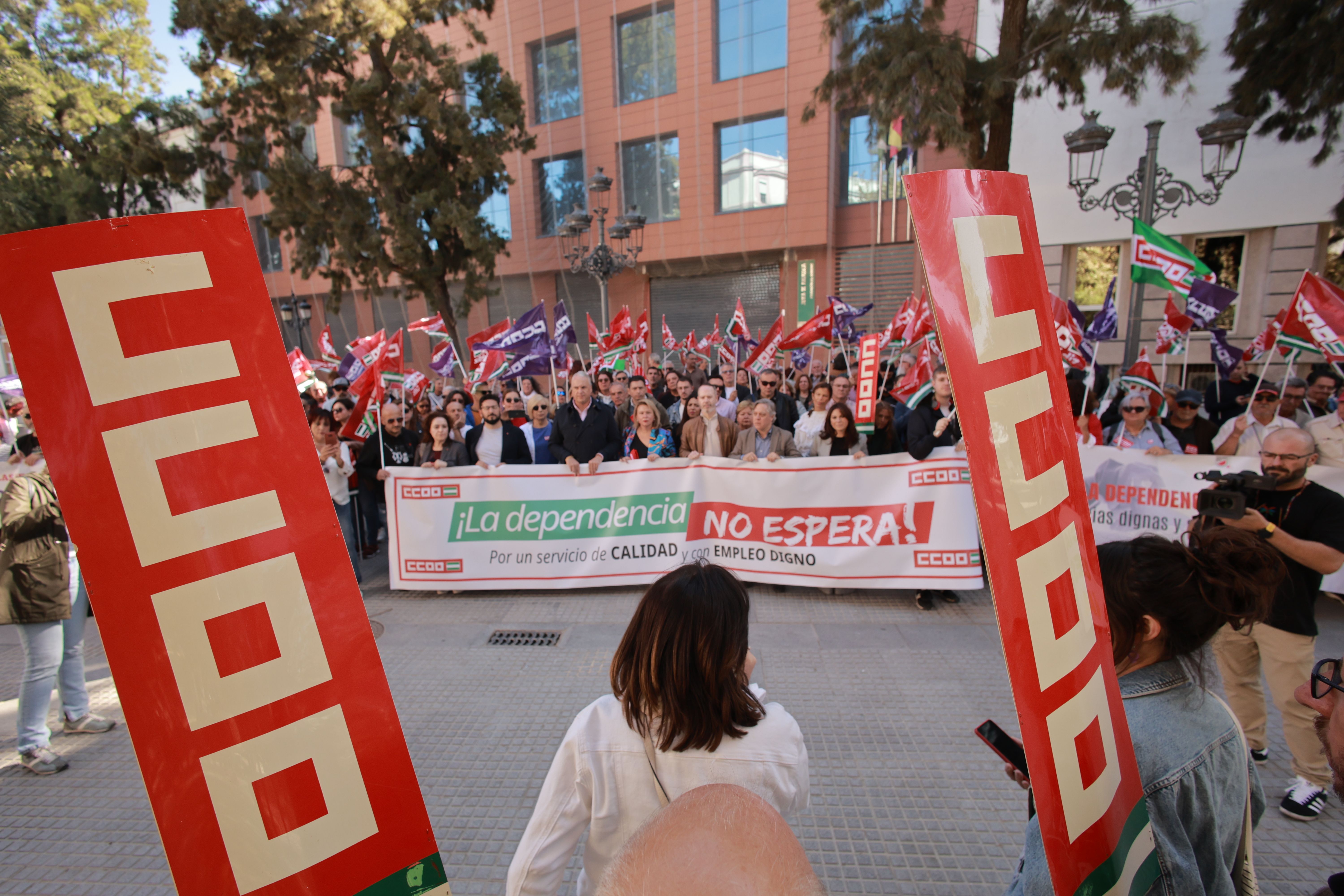 La concentración en Cádiz en defensa de la dependencia, en imágenes.