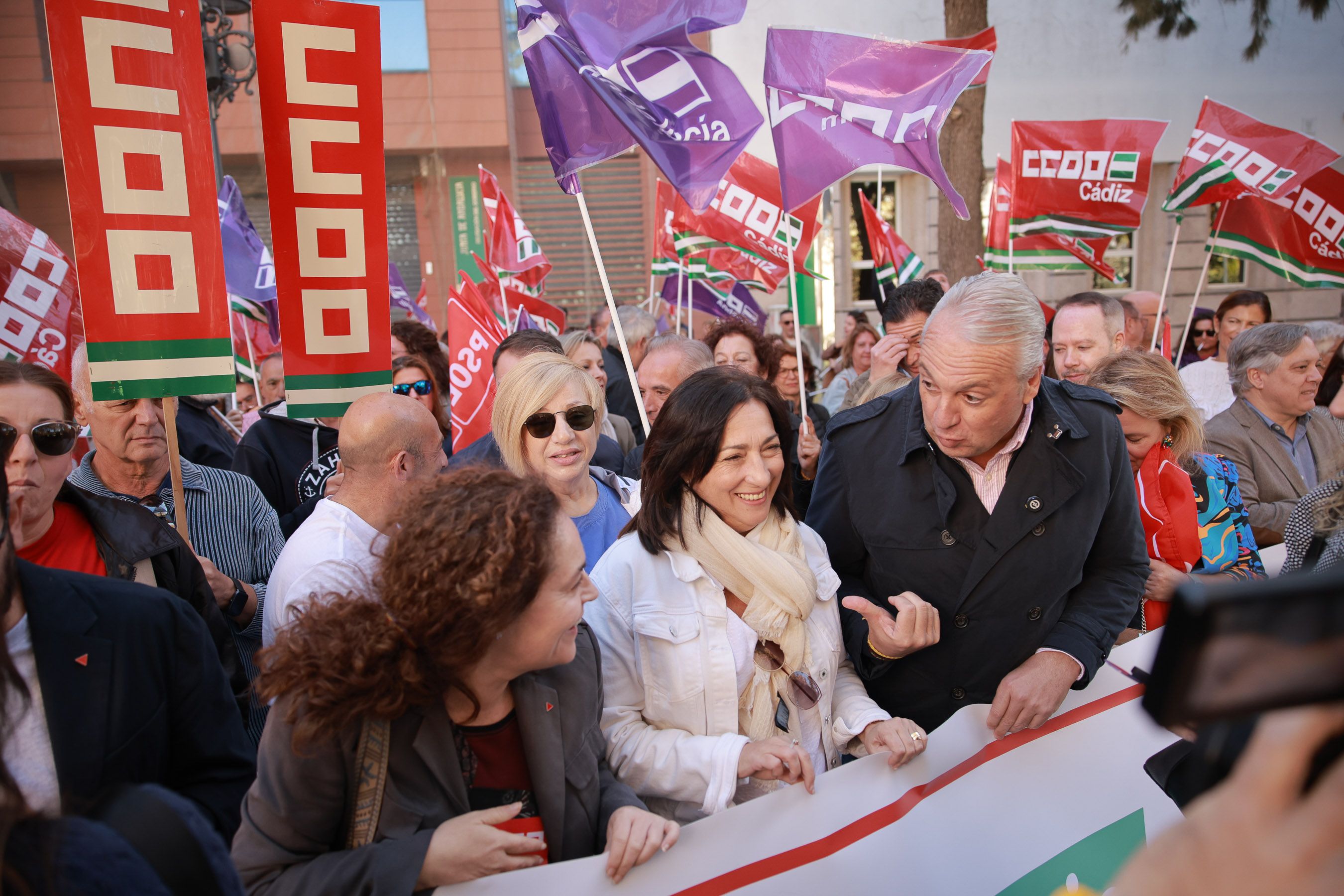 La concentración en Cádiz en defensa de la dependencia, en imágenes.