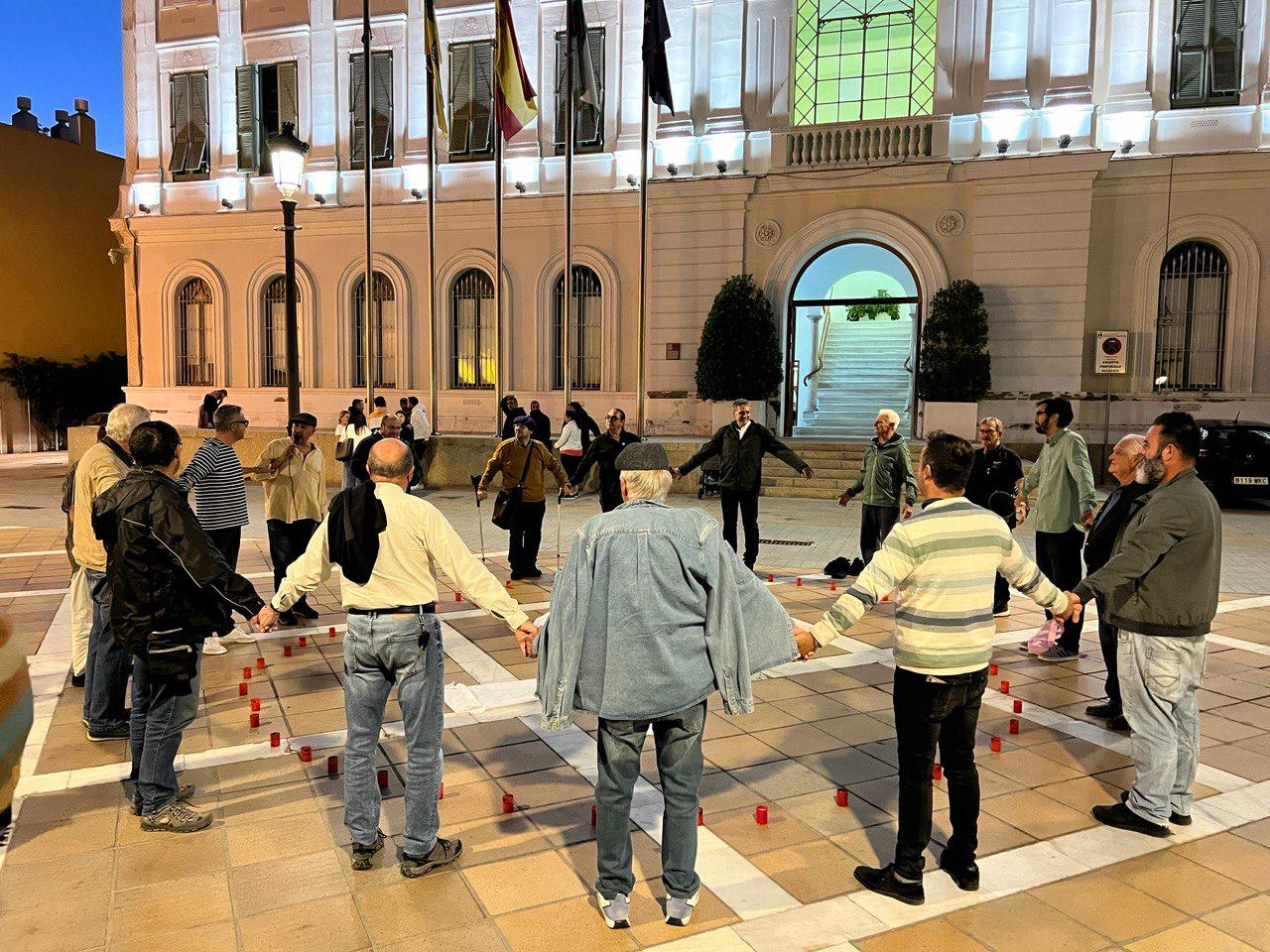 Hombres por la igualdad en la plaza Peral de El Puerto.