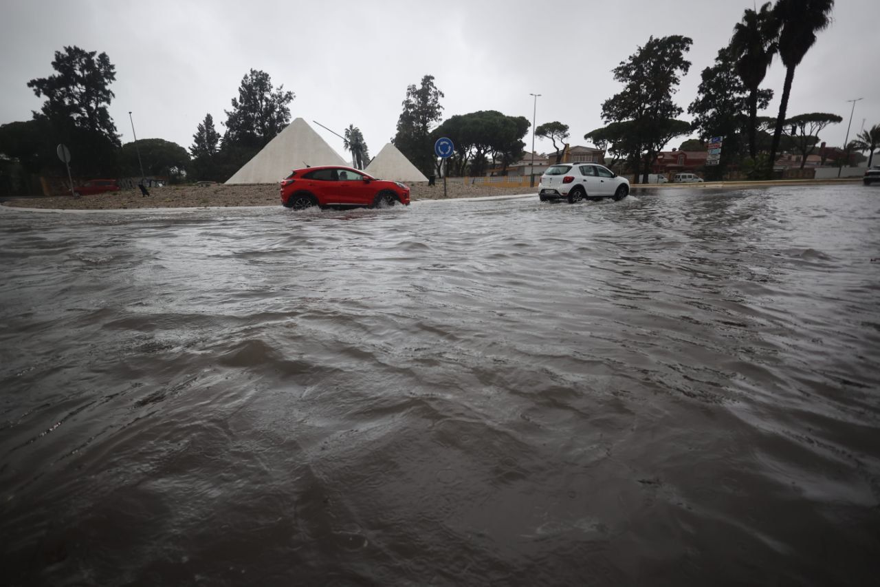 Una fotografía del temporal de lluvias en uno de los accesos a Jerez.