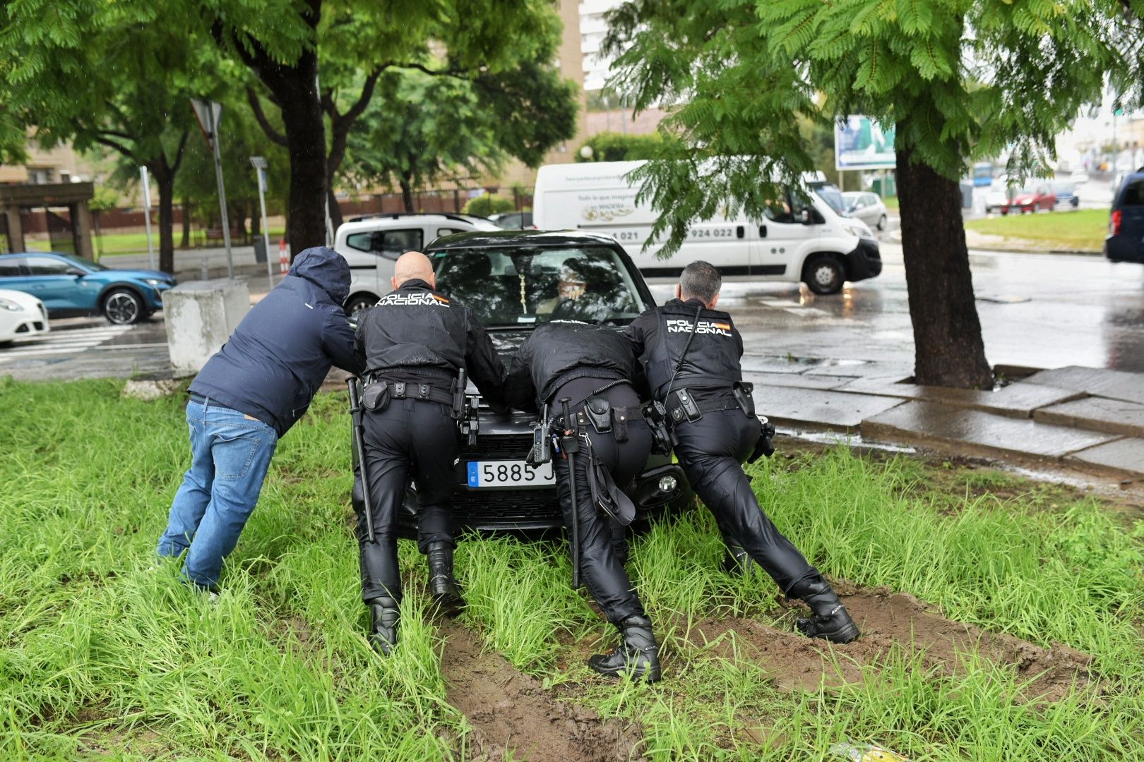 Los barrios de Jerez sufren inundaciones tras más de 50 litros por metro cuadrado en dos horas.