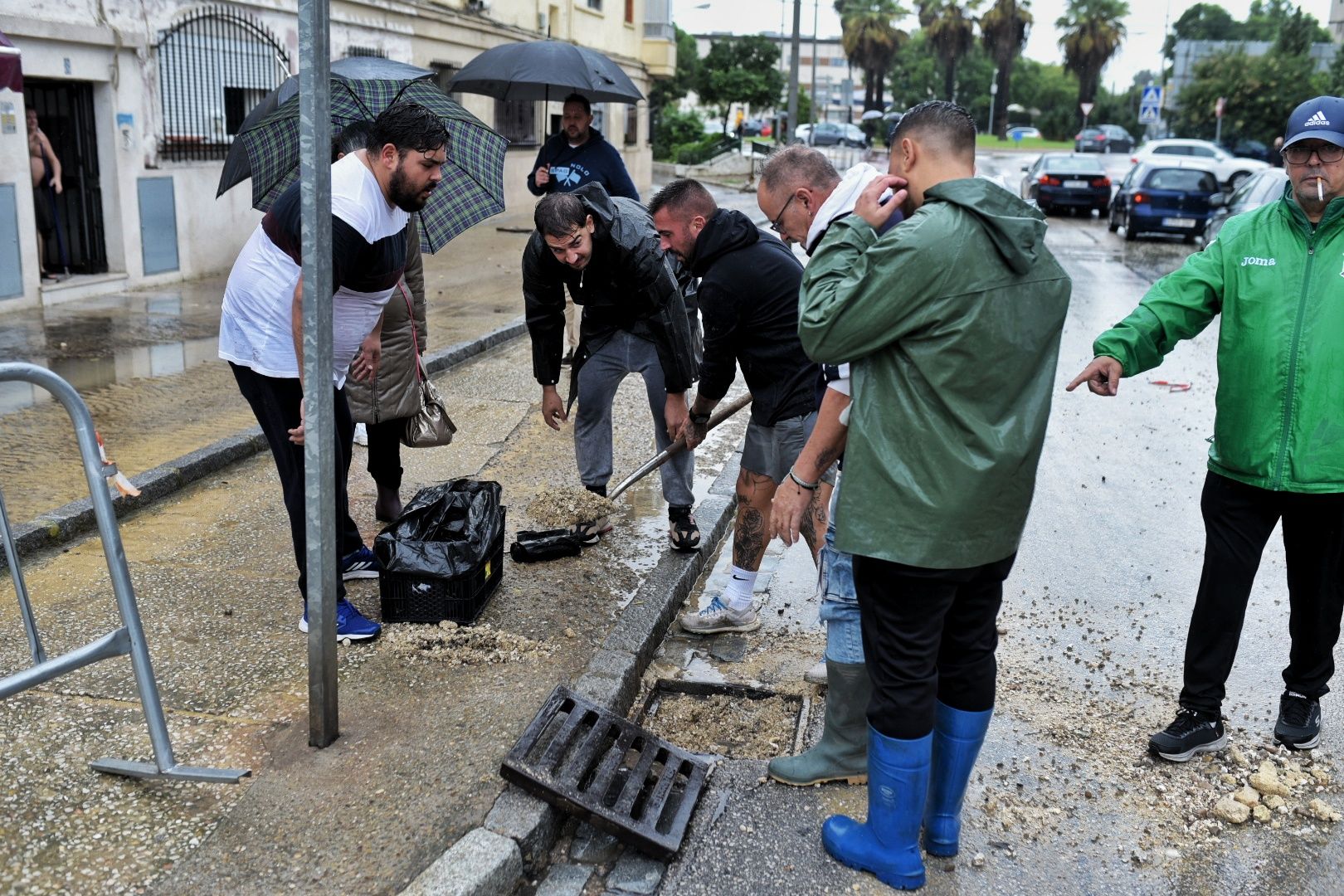 Los barrios de Jerez sufren inundaciones tras más de 50 litros por metro cuadrado en dos horas.