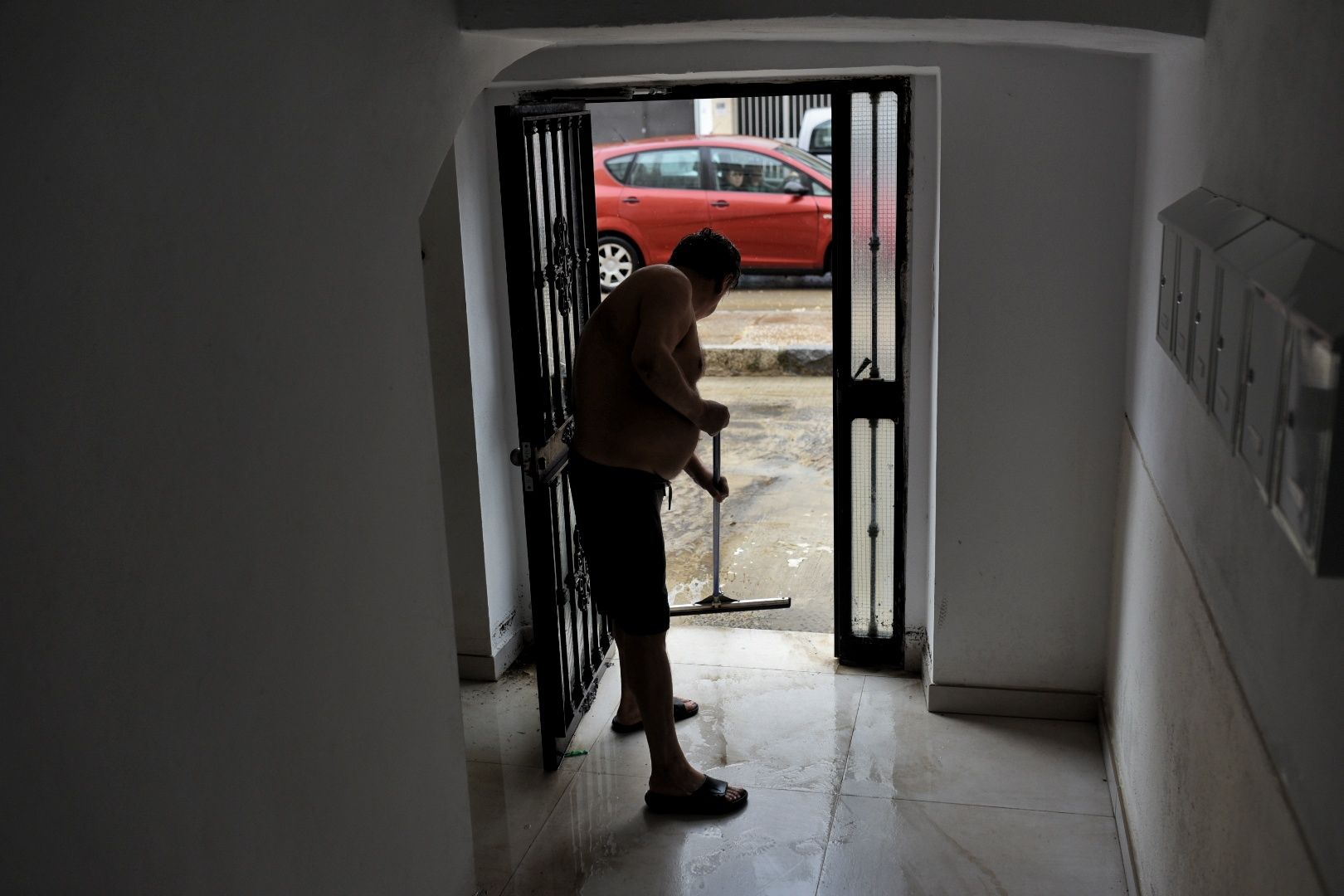 Los barrios de Jerez sufren inundaciones tras más de 50 litros por metro cuadrado en dos horas.