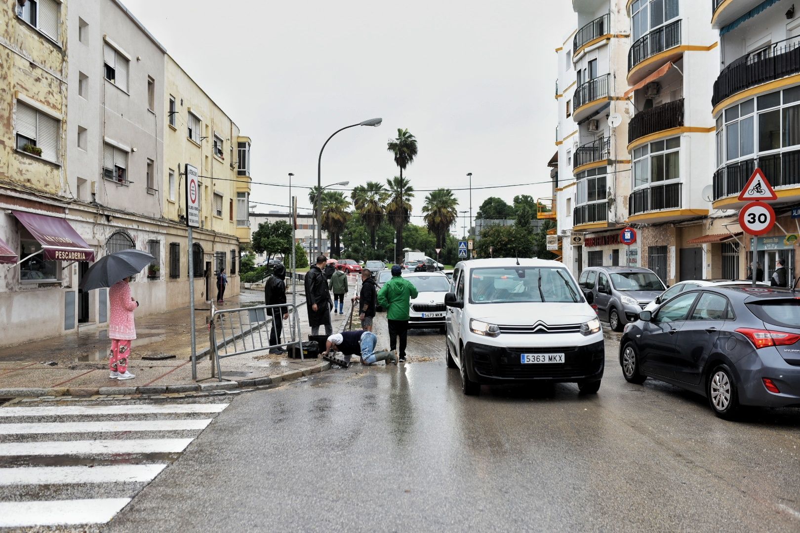 Los barrios de Jerez sufren inundaciones tras más de 50 litros por metro cuadrado en dos horas.