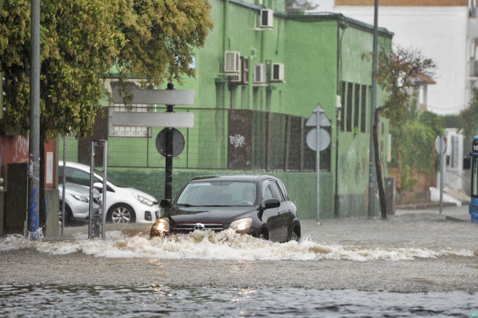 Los barrios de Jerez sufren inundaciones tras más de 50 litros por metro cuadrado en dos horas.