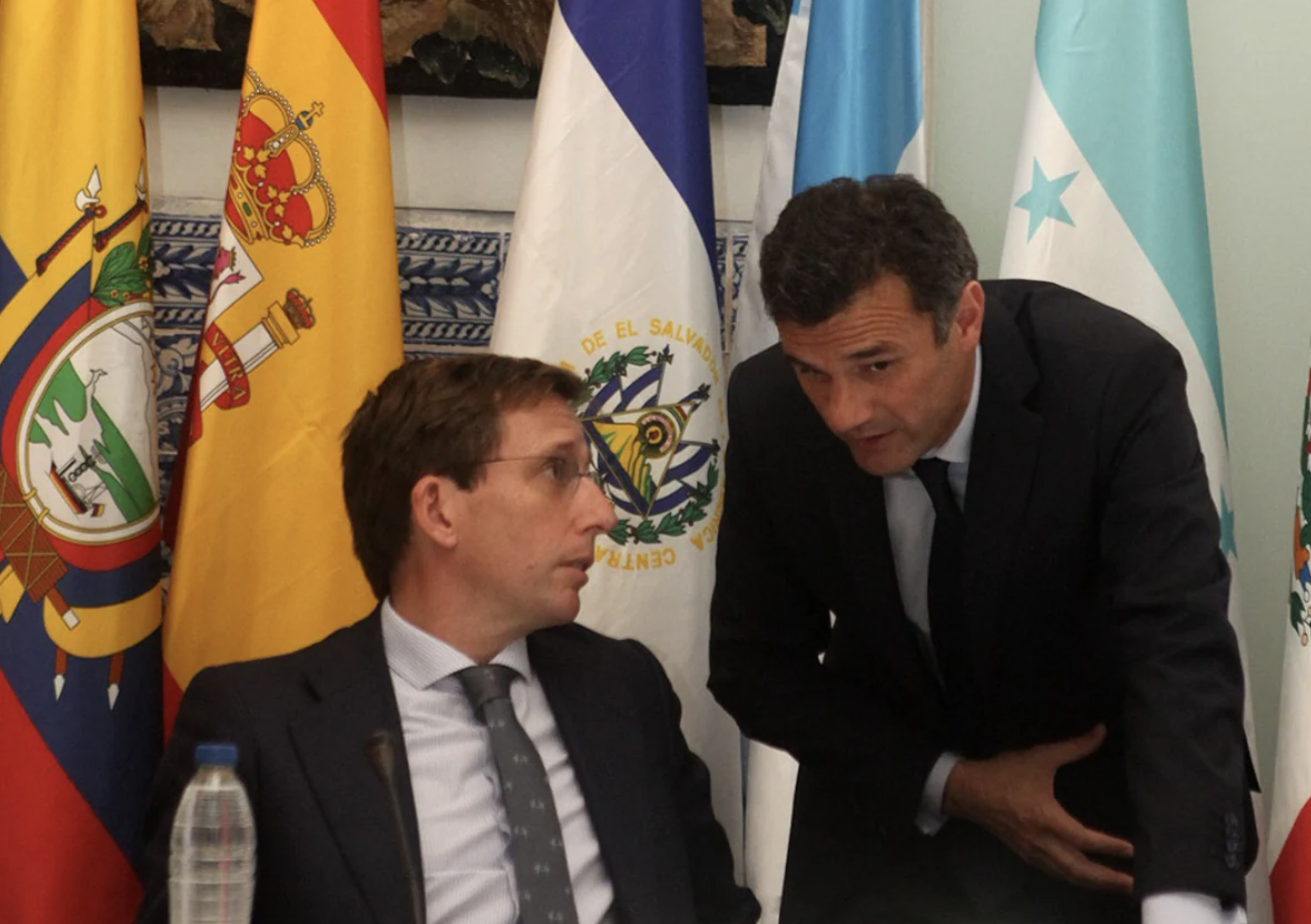El alcalde de Madrid, junto al de Cádiz, este miércoles en la reunión de la UCCI.